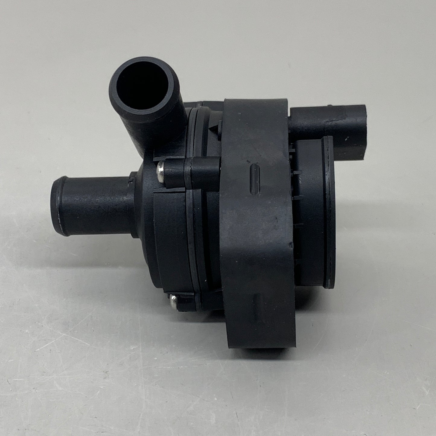 GMB Plastic Engine Water Pump for Mercedes-Benz 188580 147-3060