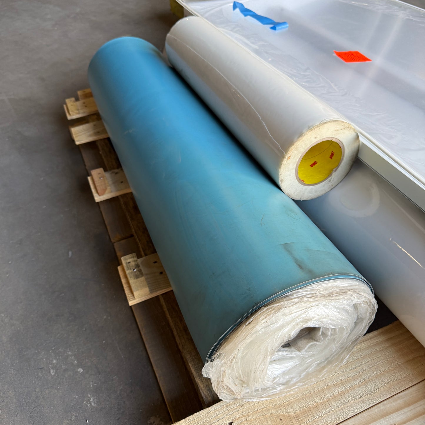 ZA@ Pallet of MIXED Rolls of Thick Blue Vinyl, Clear Vinyl, Pocket Door Frame, Lighting, & MORE! (AS-IS)