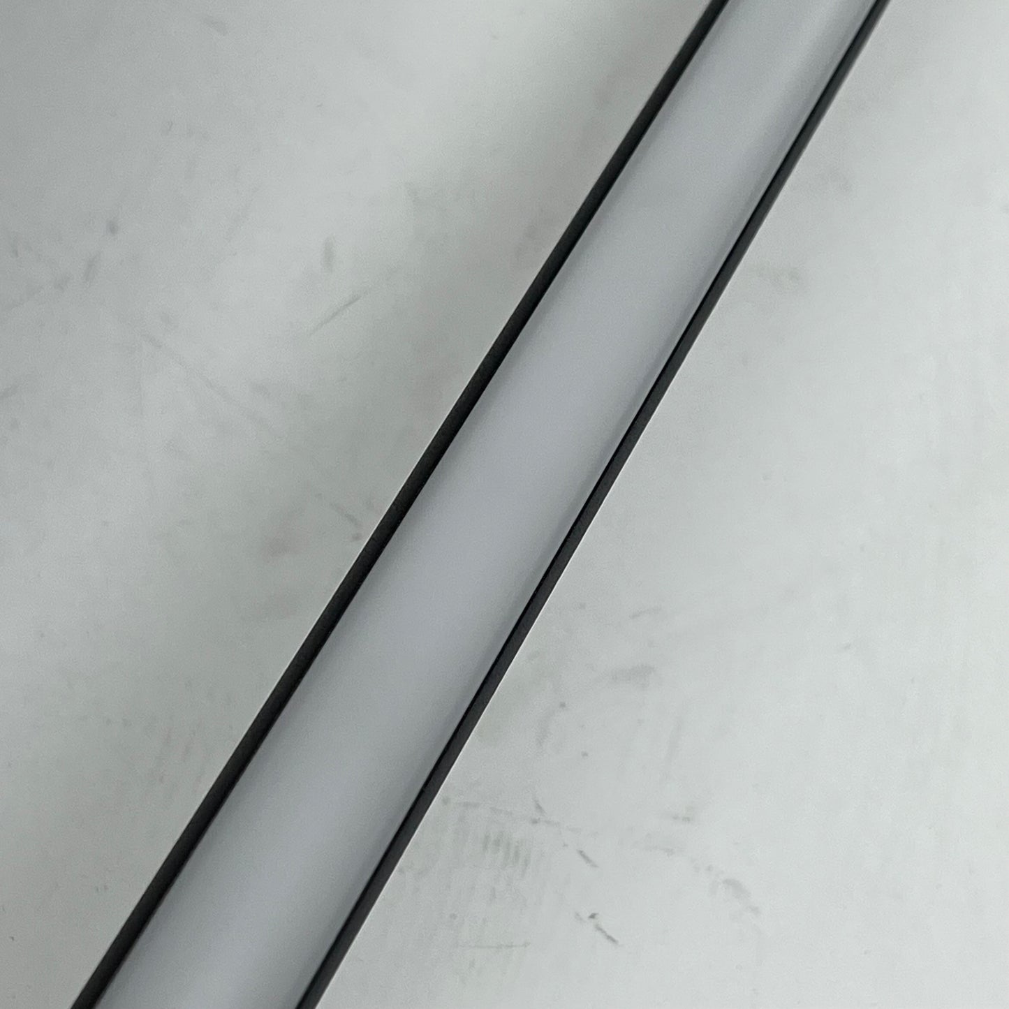PHILIPS Play Gradient Light Tube for 60-85" TV's Multicolor 915005988602 (As-is)
