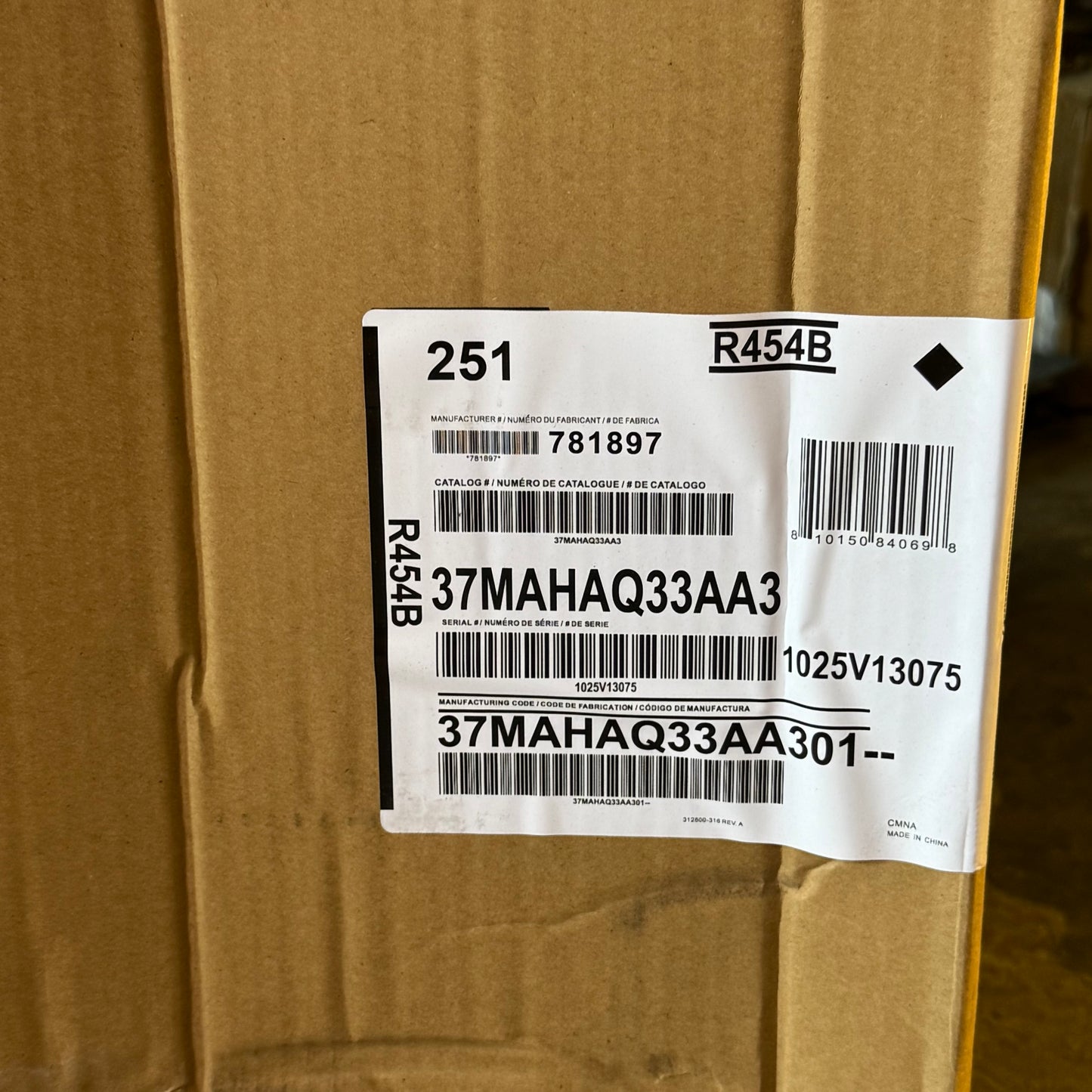 CARRIER Outdoor Heat Pump AC Unit 33,000 BTU 208/230V - 37MAHAQ33AA301