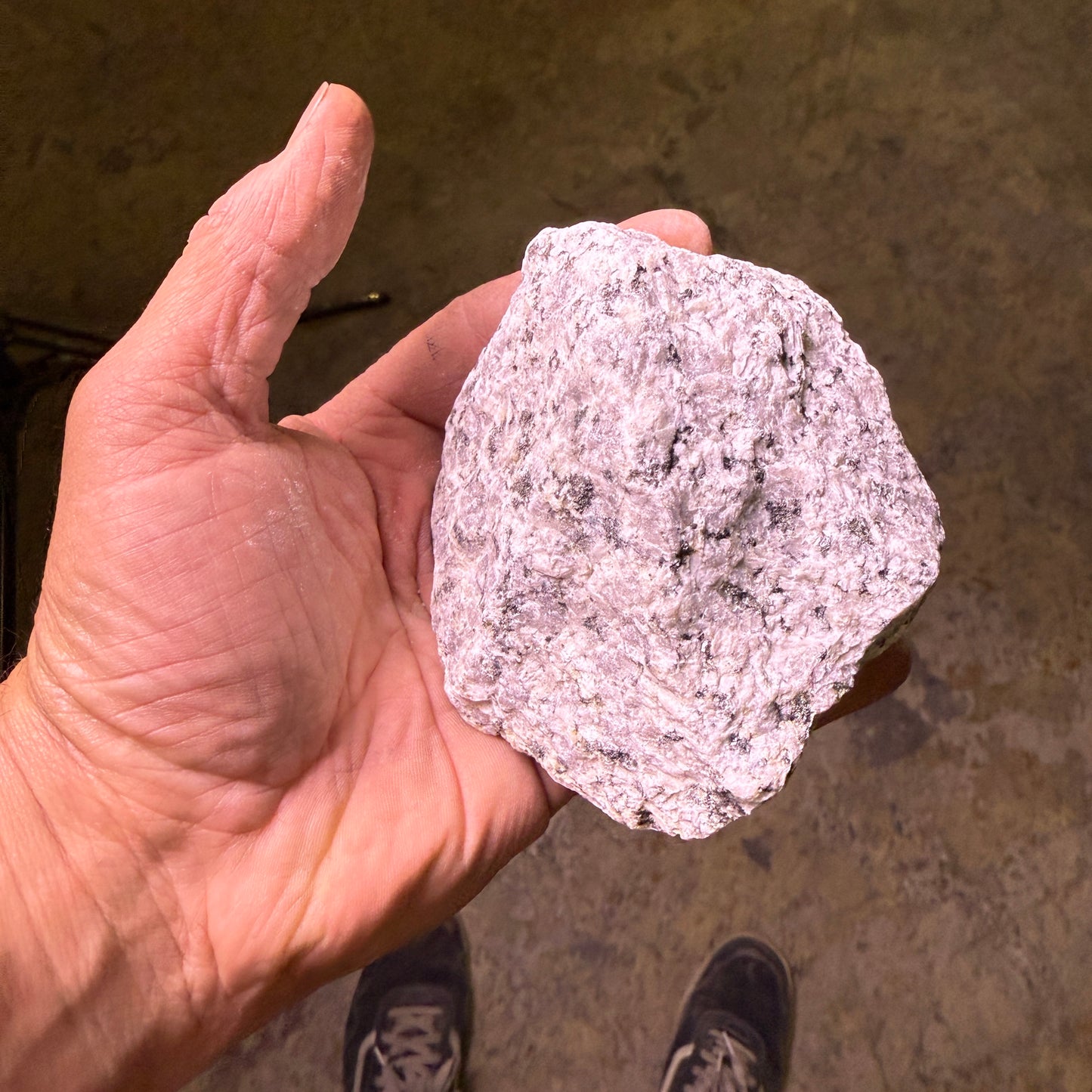 ZA@ Pallet of Rocks, Valves, Knives, Bags, Ketchup, Lids, cover plates, Wheel, Labels, & MORE!