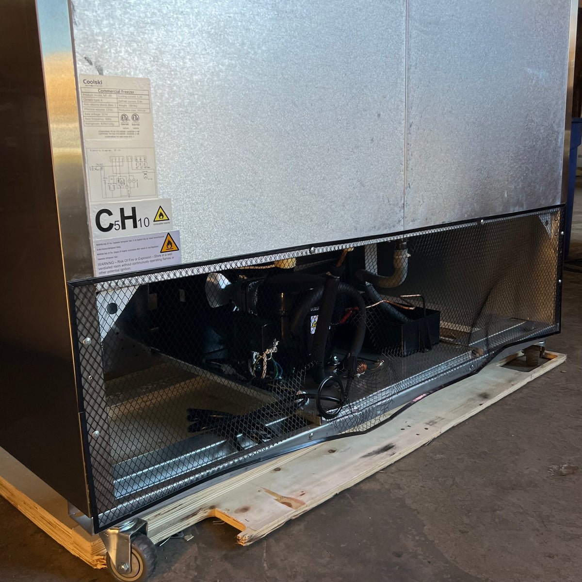 COLSKI Commercial Freezer - 2 Solid Doors 1231L/43.4 Cu. Ft. MF-49 (New Other, Front Dents & Broken Rear Griller)