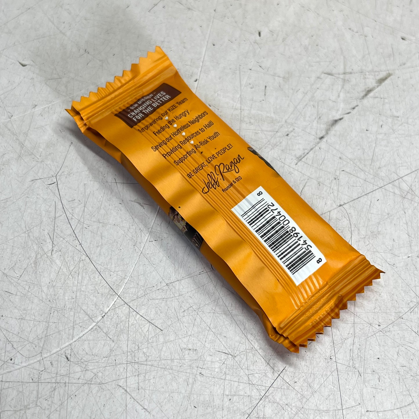 KIZE (24 PACK) Peanut Butter Chocolate Chip Protein Bars  1oz Each BB 03/27