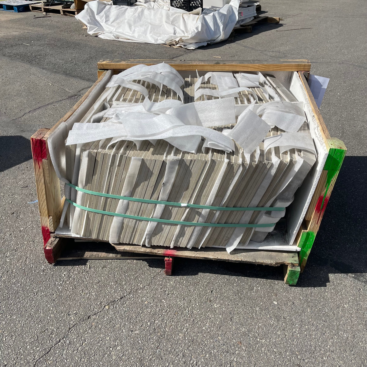 UNBRANDED (~120 Pack) Tiles 18"x18"x0.5" Limestone(?)