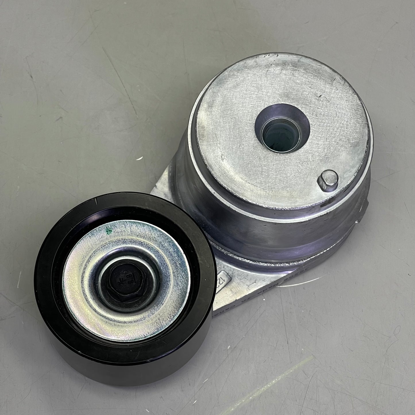 GATES FleetRunner Heavy-Duty Drive Belt Tensioner Steel & Black 38506