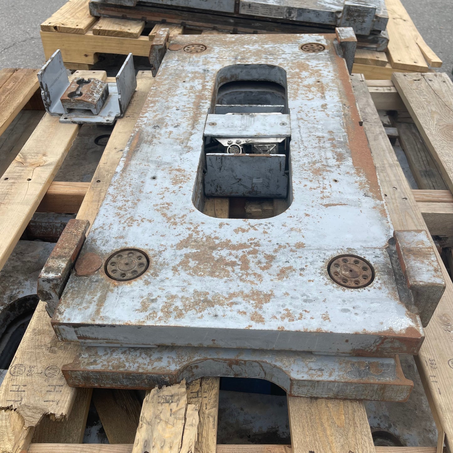 Z@ AVERY Weigh-Tronix Forklift Scale, 5000 lbs Capacity, Accuracy Class III, QTLTSC-05 (AS-IS) Roughly 415 lbs