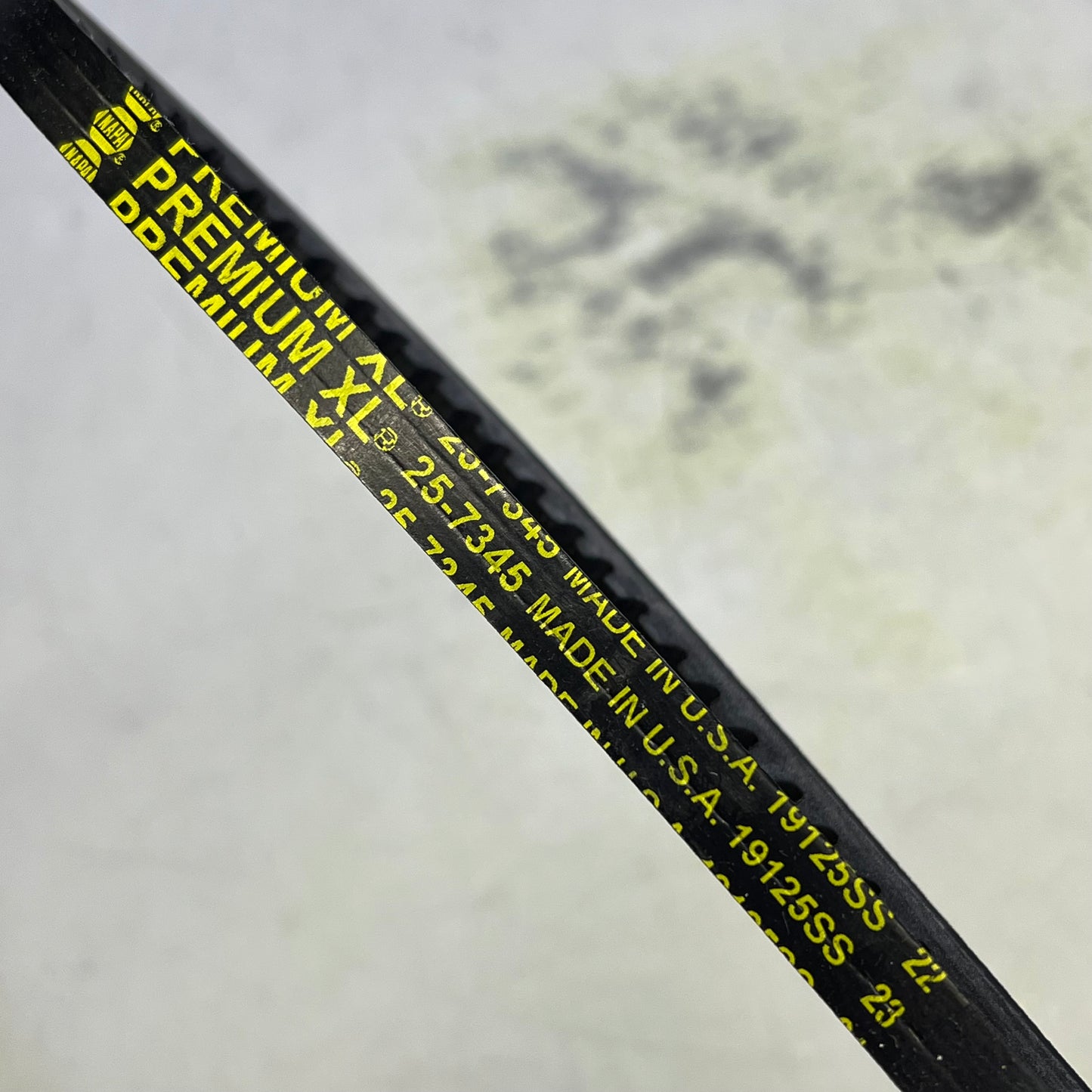 NAPA OE Quality XL V-Belt For Audi, BMW, GMC & More 7/16" x 35-3/8 Black 257345