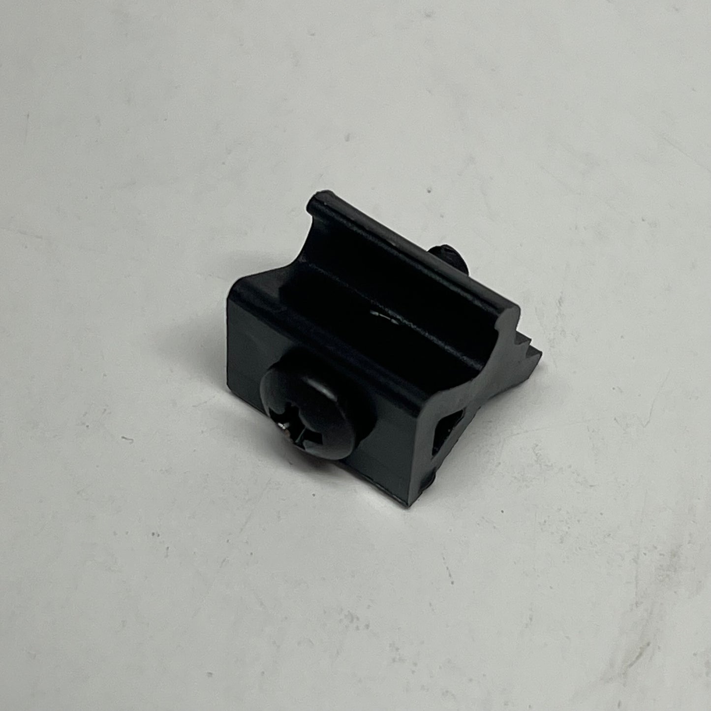 80/20 INC (32 PACK) Roll-in Mesh Panel Retainer for Mount Mesh Panel  Black 2442