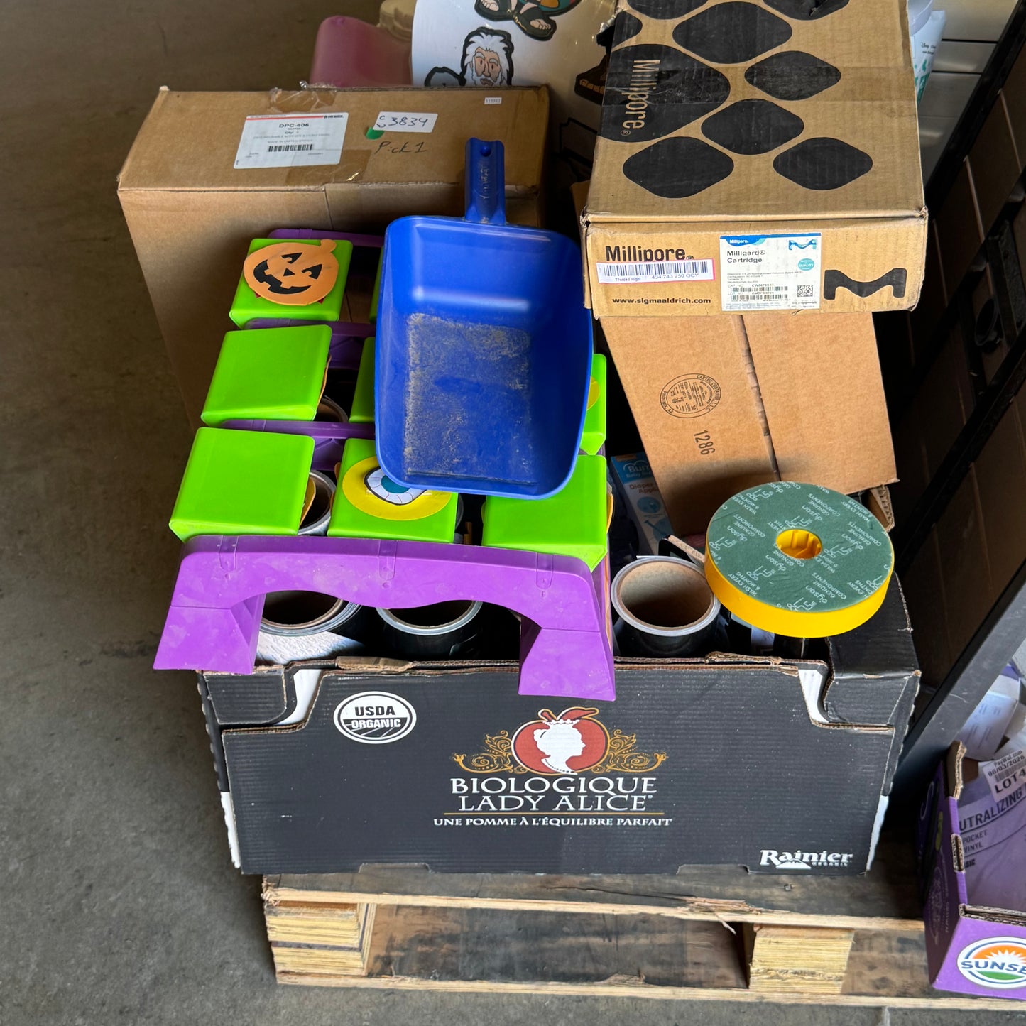 ZA@ Pallet of Magenta Ink, Printer, Cartridge Filter, Purpose Labels, Motor Oil, Etc… (AS-IS)