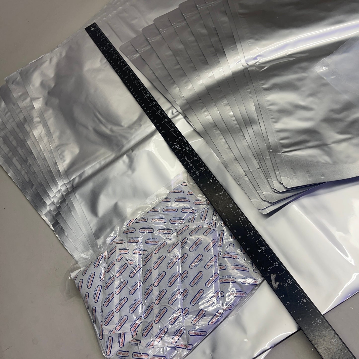 ZA@ 20 PACK! (2 Sizes: 10 of Each) Silver Foil Food Sealing Bags w/ Moisture Packs Sz 20”Wx30”L & 13”Wx18”L E
