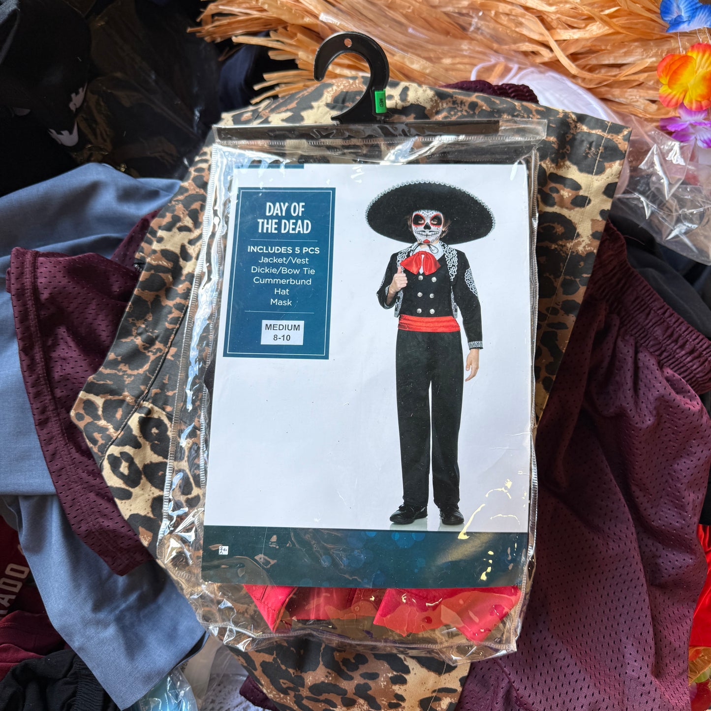 ZA@ Pallet of Men’s & Women’s Clothing! Includes Bonus Grass Skirt w/ Seashell Bra & Striped Pants! PayWut?!