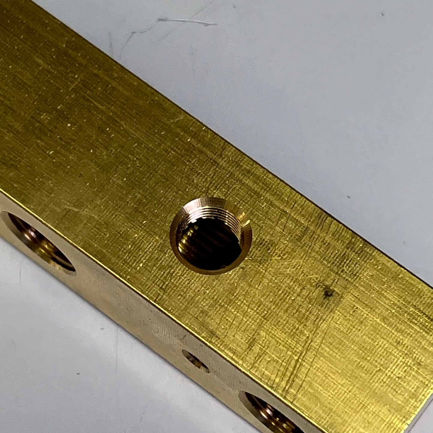 UNIVERSAL Hi-Pressure Manifold Hydramaster HI-PSI Brass 3-3/4"Lx1"W 000-090-008