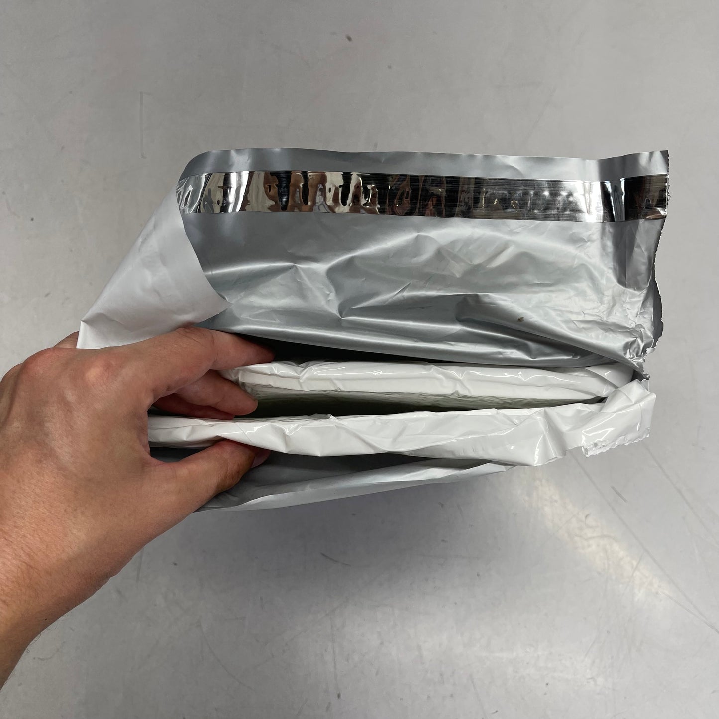 ZA@ Pallet of EVEREST MANUFACTURING Popup Pouch Insulated Mailers 13”x11” (AS-IS)