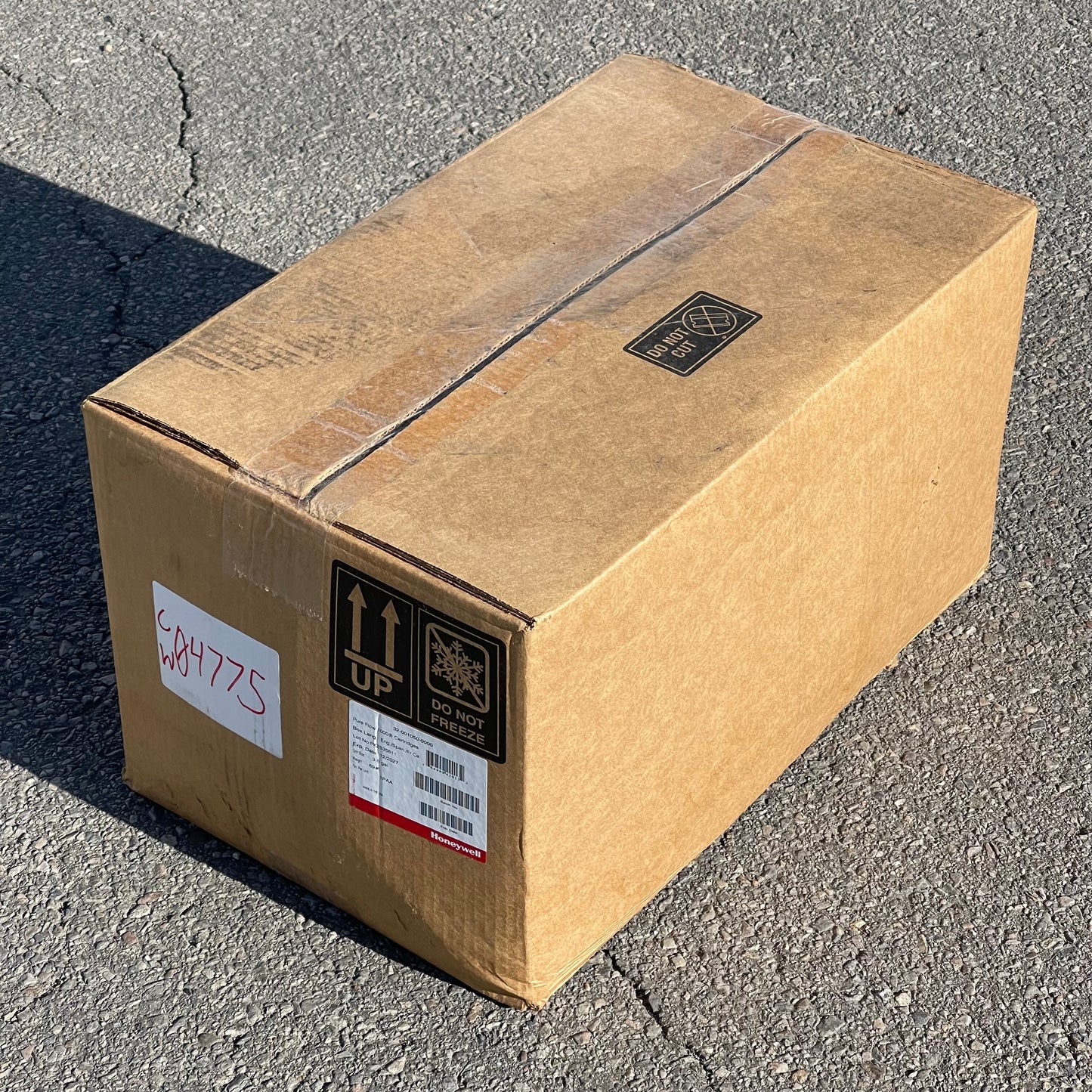 Z@ HONEYWELL Eyesaline Fendall Pure Flow 1000 Emergency Eyewash 2 Cartridges, 3.5 Gal 32-001050-0000