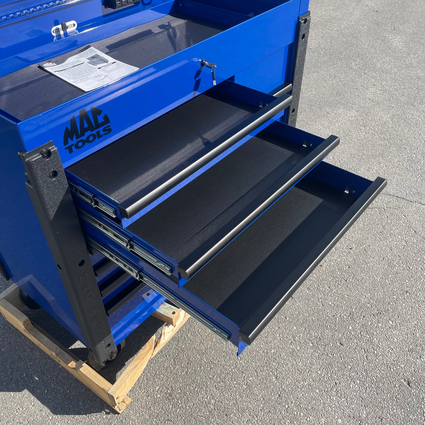 MAC TOOLS Vertical Power 7 Drawer Drop Top Cart 49” Blue UC4925VPD-BL