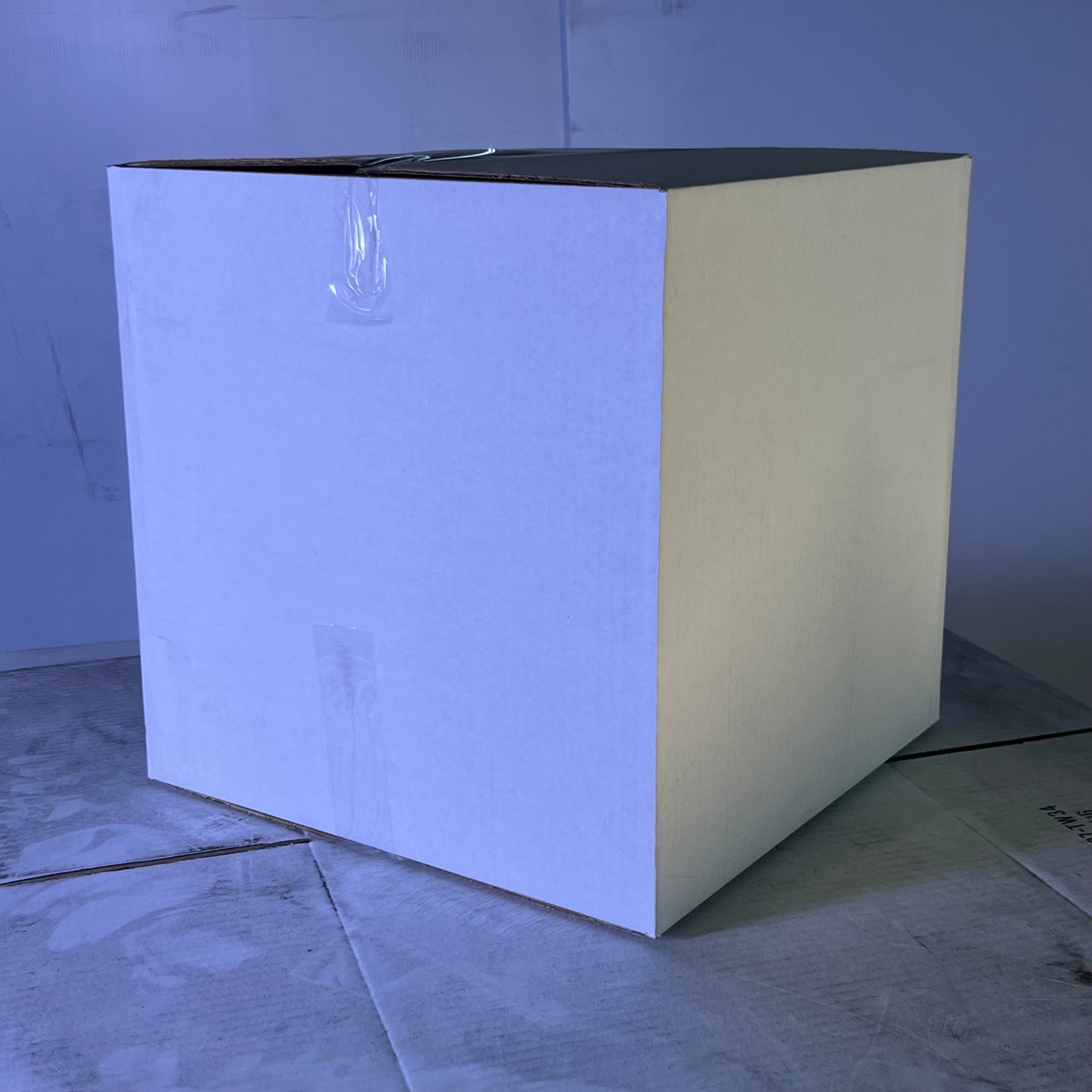 ZA@ Pallet of White Boxes Sz 16 x 16 x 16