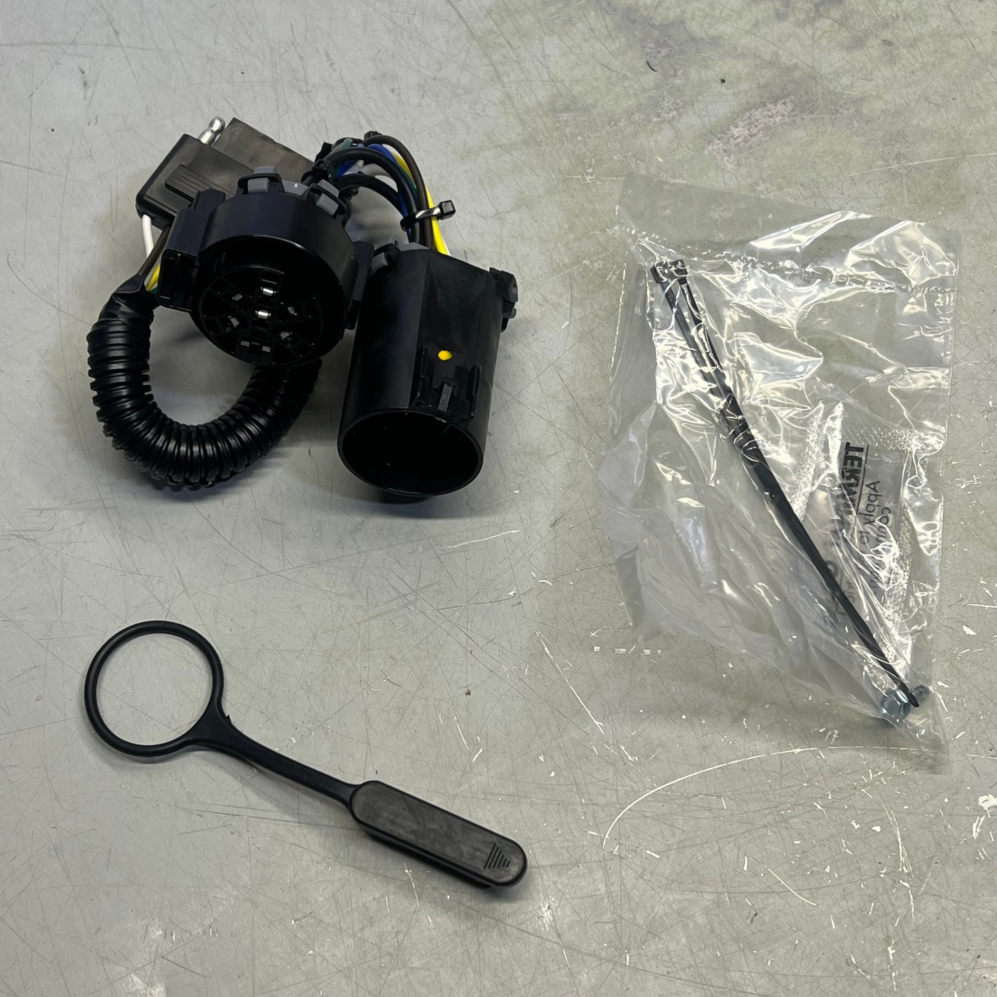 ZA@ HOPKINS OE Connector To 5 Flat Corrosion Resistant Vehicle Wiring Black 11141153 (As-Is)