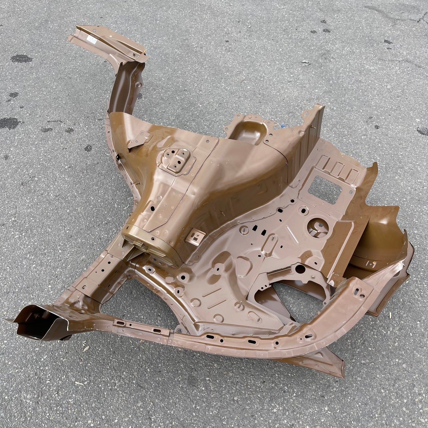 ZA@ Pallet of TESLA Model X Plaid Rear Left Complete Quarter Panel Assembly Brown 1647319-SO-A (AS-IS)