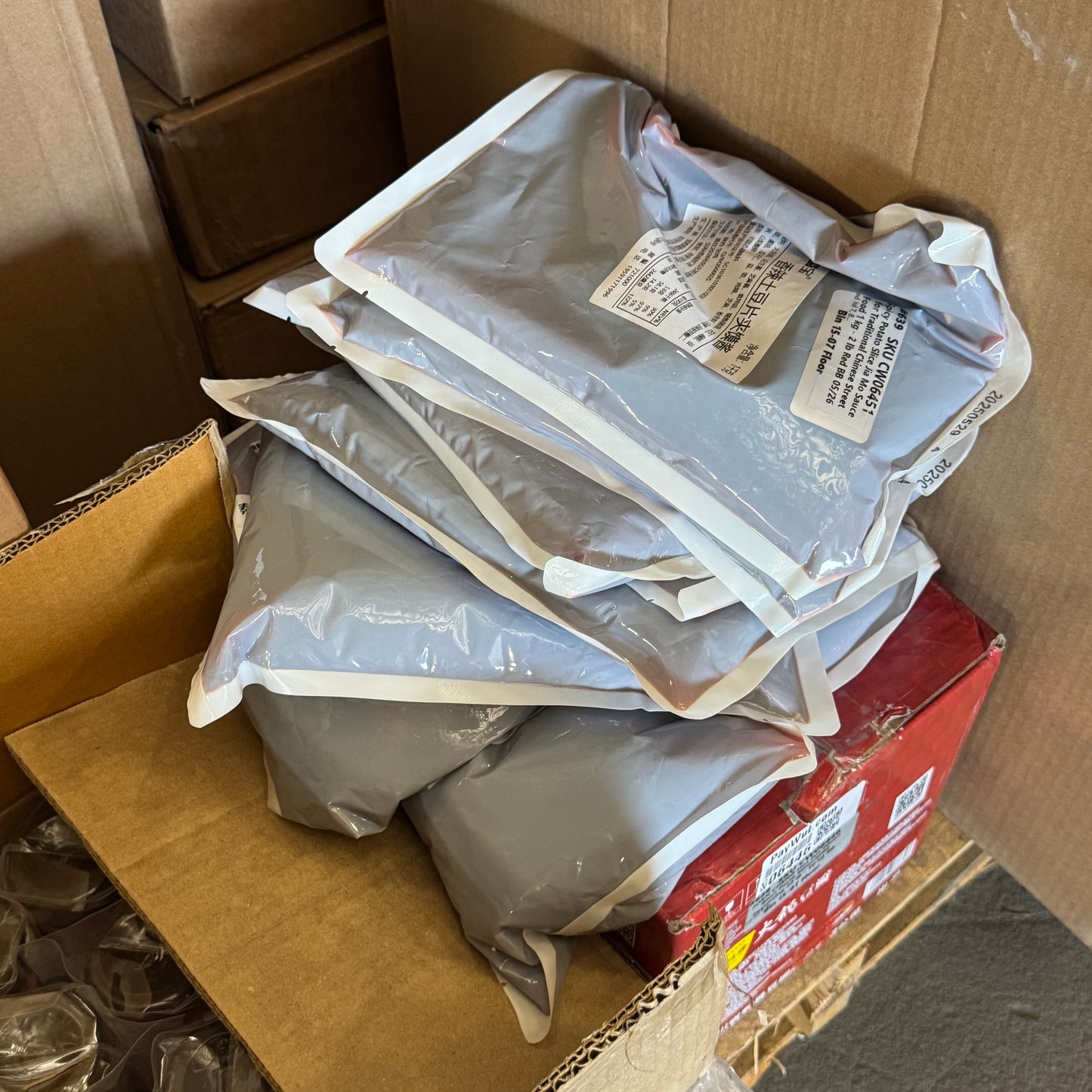ZA@ Pallet of MIXED Merv 7 Pleat Captures, Storage Lids Fits, Traditional Chinese Sauce, Labels, Moringa, Bean Paste ( AS-IS)