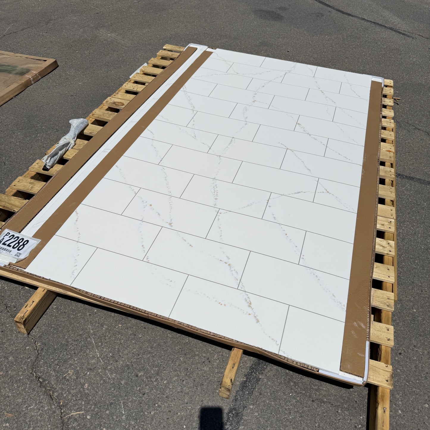 ZA@ Pallet of SAM MÜELLER Belair Solid Surface 2-Sided Shower Wall Kit (AS-IS)
