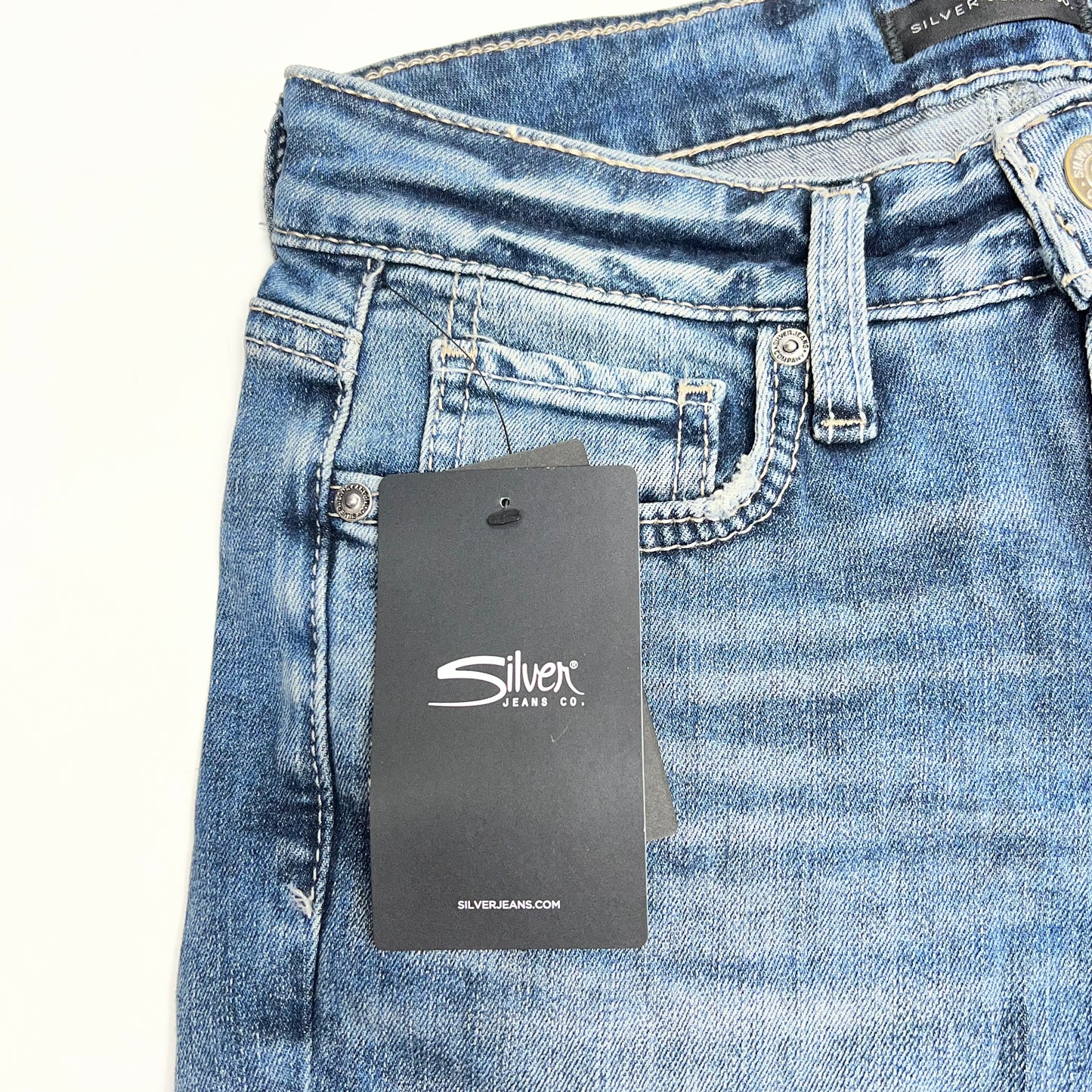 SILVER JEANS CO Suki Curvy Fit Mid Rise Capri Women's Sz 26/23.5 Medium Wash