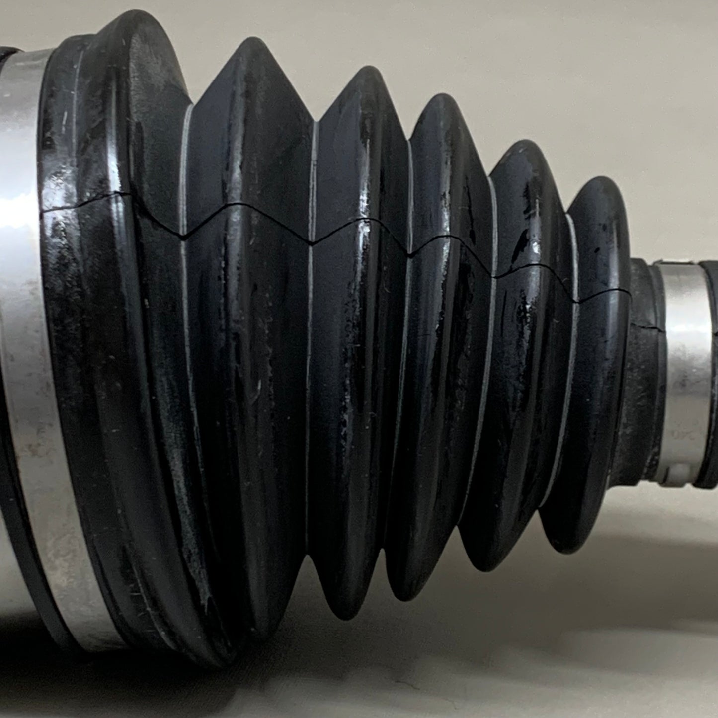 NAPA (New In Box) CV drive axle 948933