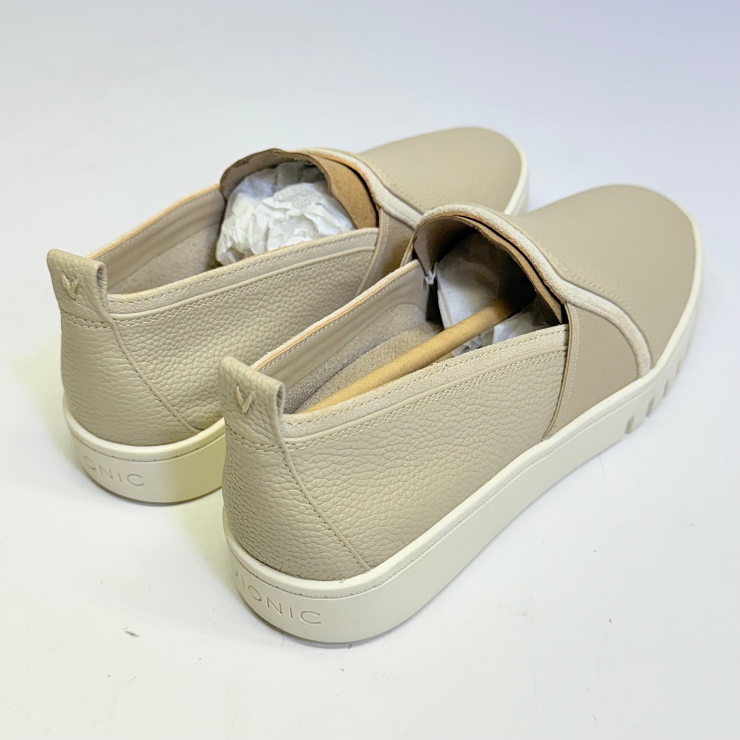 VIONIC Cambria Slip On Sneaker Leather Vio Motion Sz 6M Oatmel New