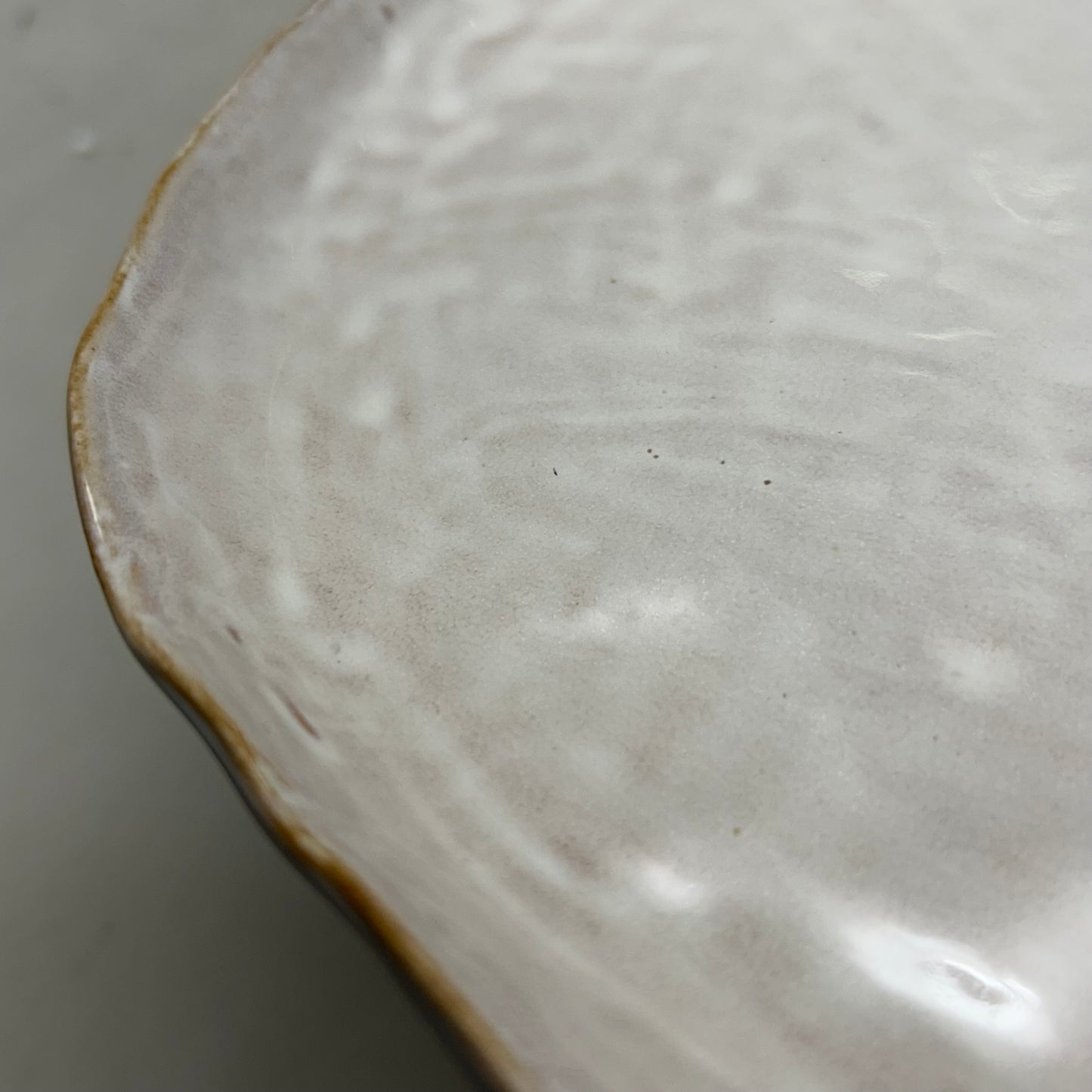 BLOOMINGVILLE Stoneware Pedestal W/ Acacia Base  14" Length White AH3538