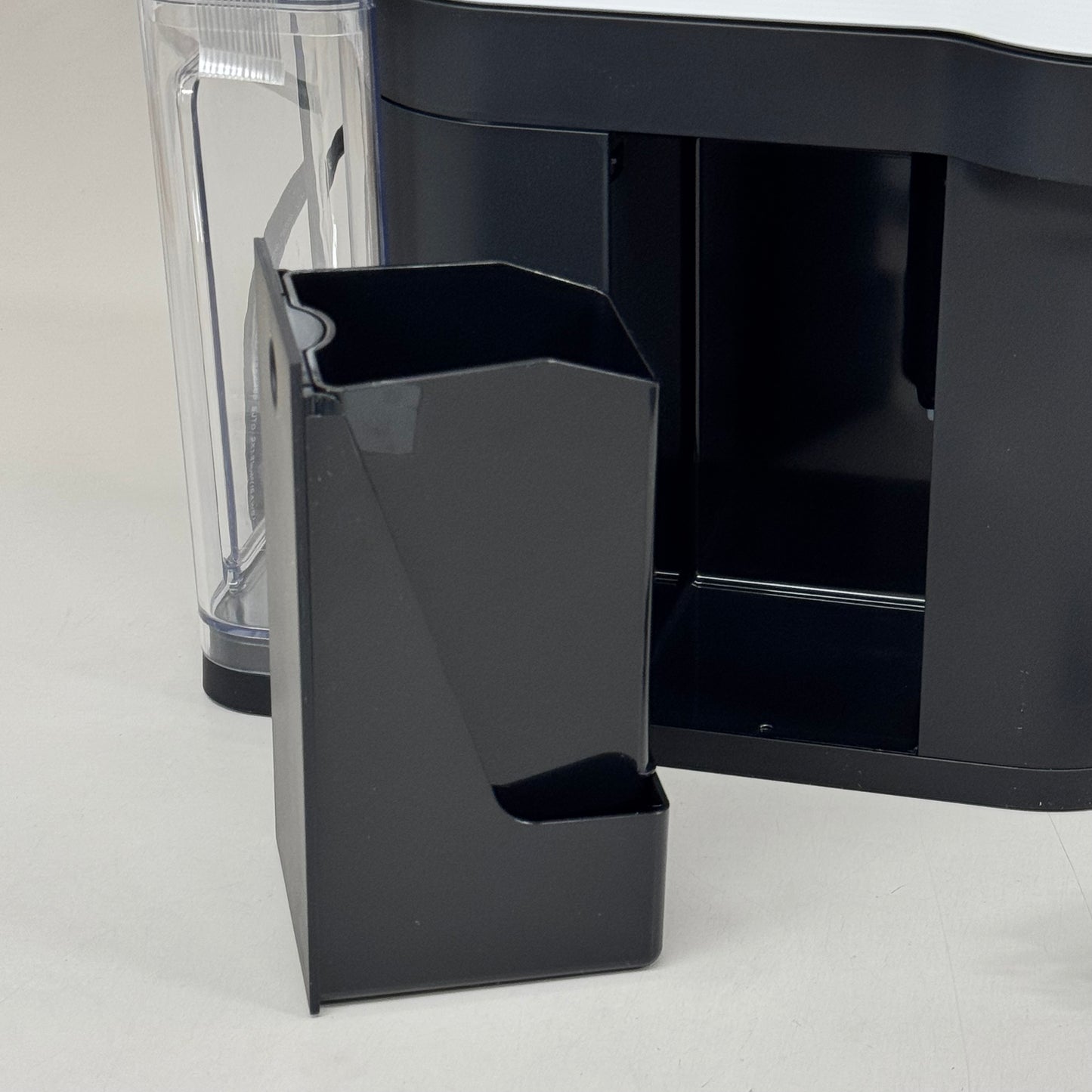 NESPESSO Vertuo Lattissima One-Touch Coffee Maker & Frother Matte White & Gloss