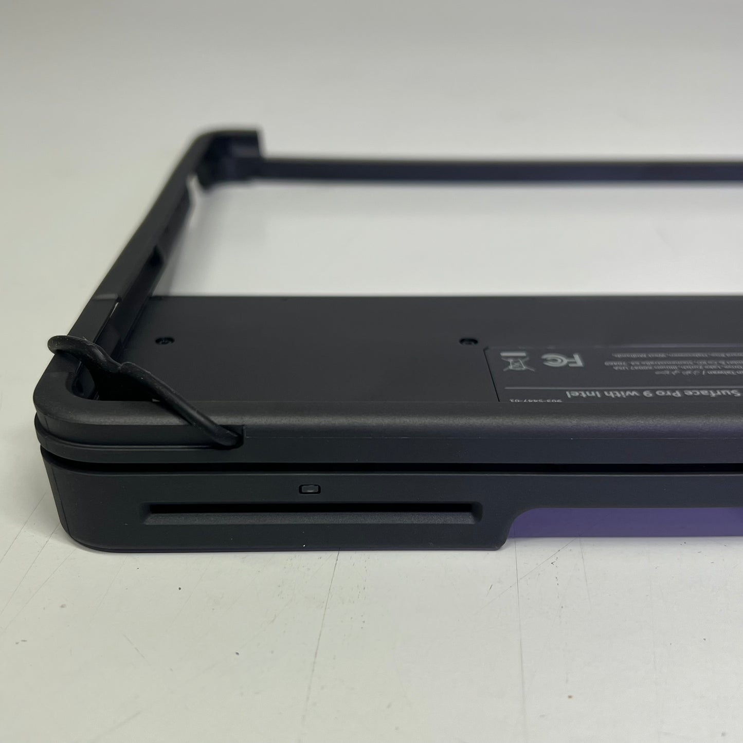 KENSINGTON  Blackbelt Rugged Case W/ CAC Reader For Surface Pro 9 K62539WW