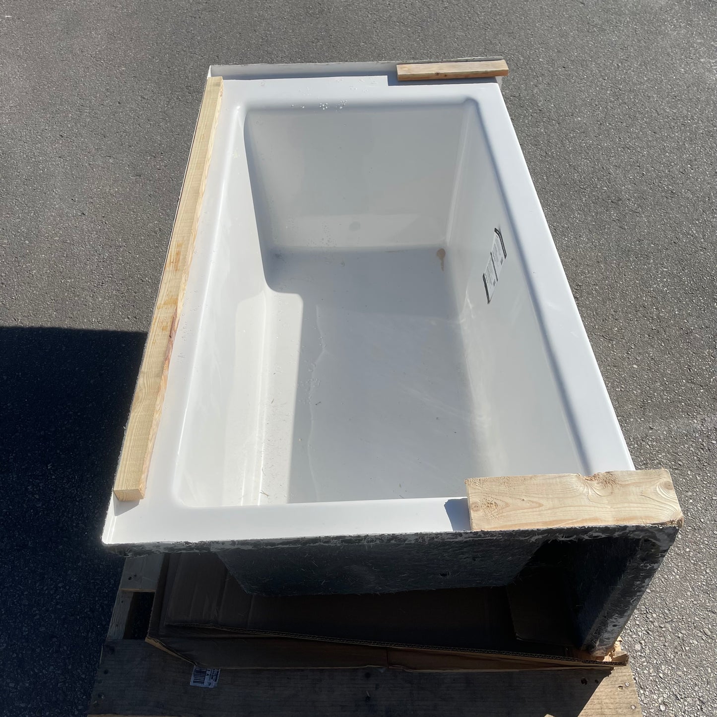 ZA@ Pallet of DREAMLINE Prism Acrylic Alcove Left-hand Bathtub 60” White BTPM6032XL00 (AS-IS)