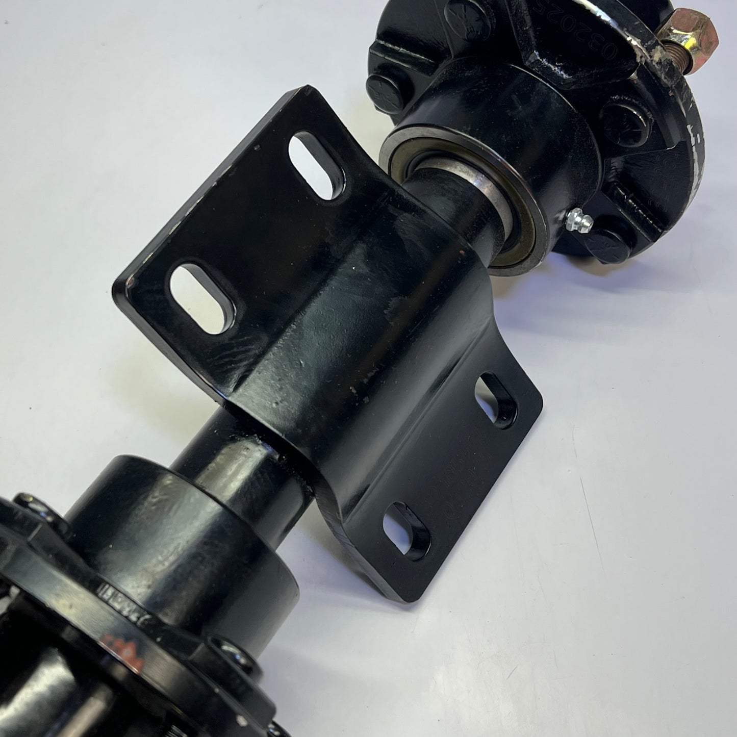 Rear Axle W/ Hubs For Clyde Models Aviation Ground Support 3303354 325060 032025