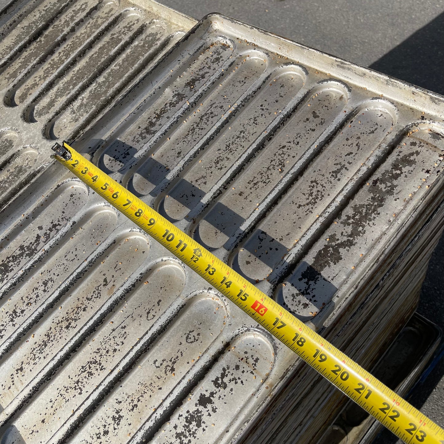 ZA@ Pallet of MIXED Bread Baking Trays, Steel 26.5”x18.5” pans ~900 lbs total (AS-IS)