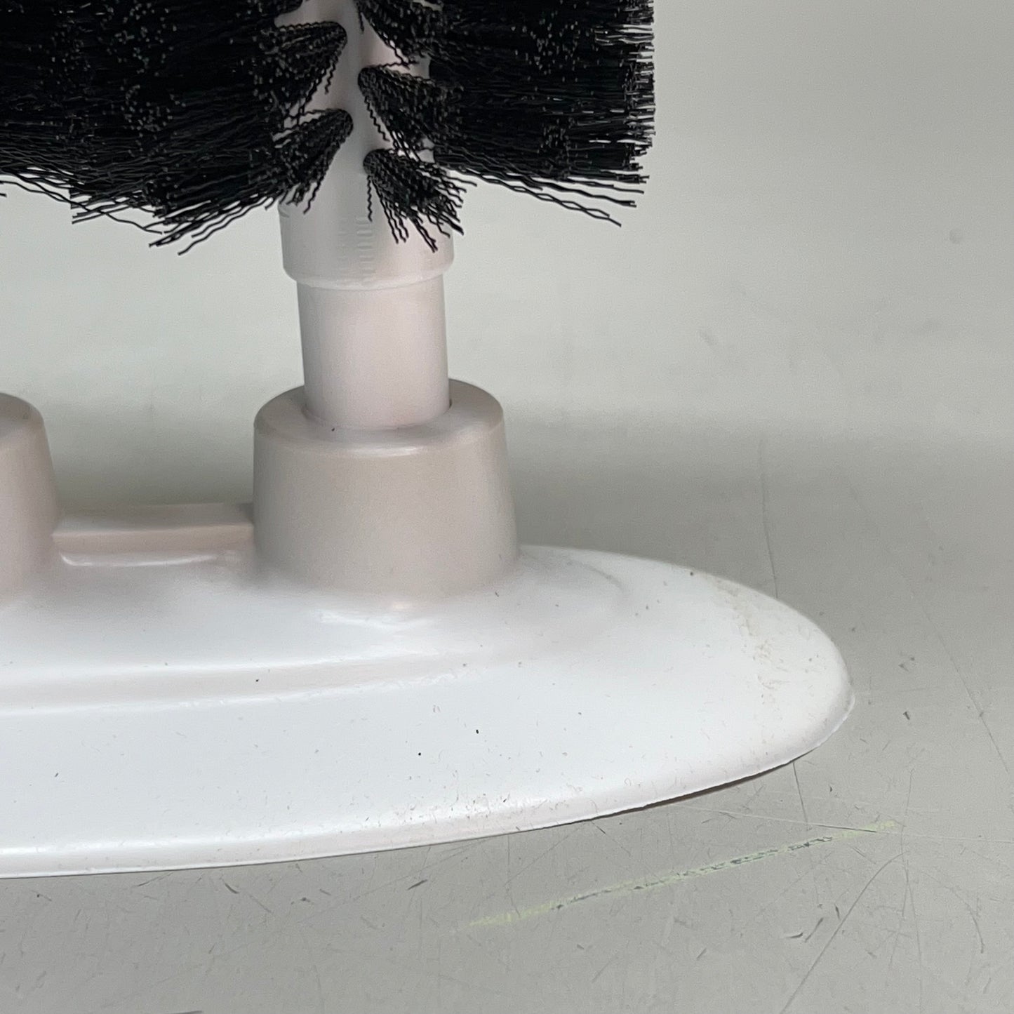 CARLISLE Sparta Heavy Duty Manual Triple Glass Washer 8" Black/White 4046103