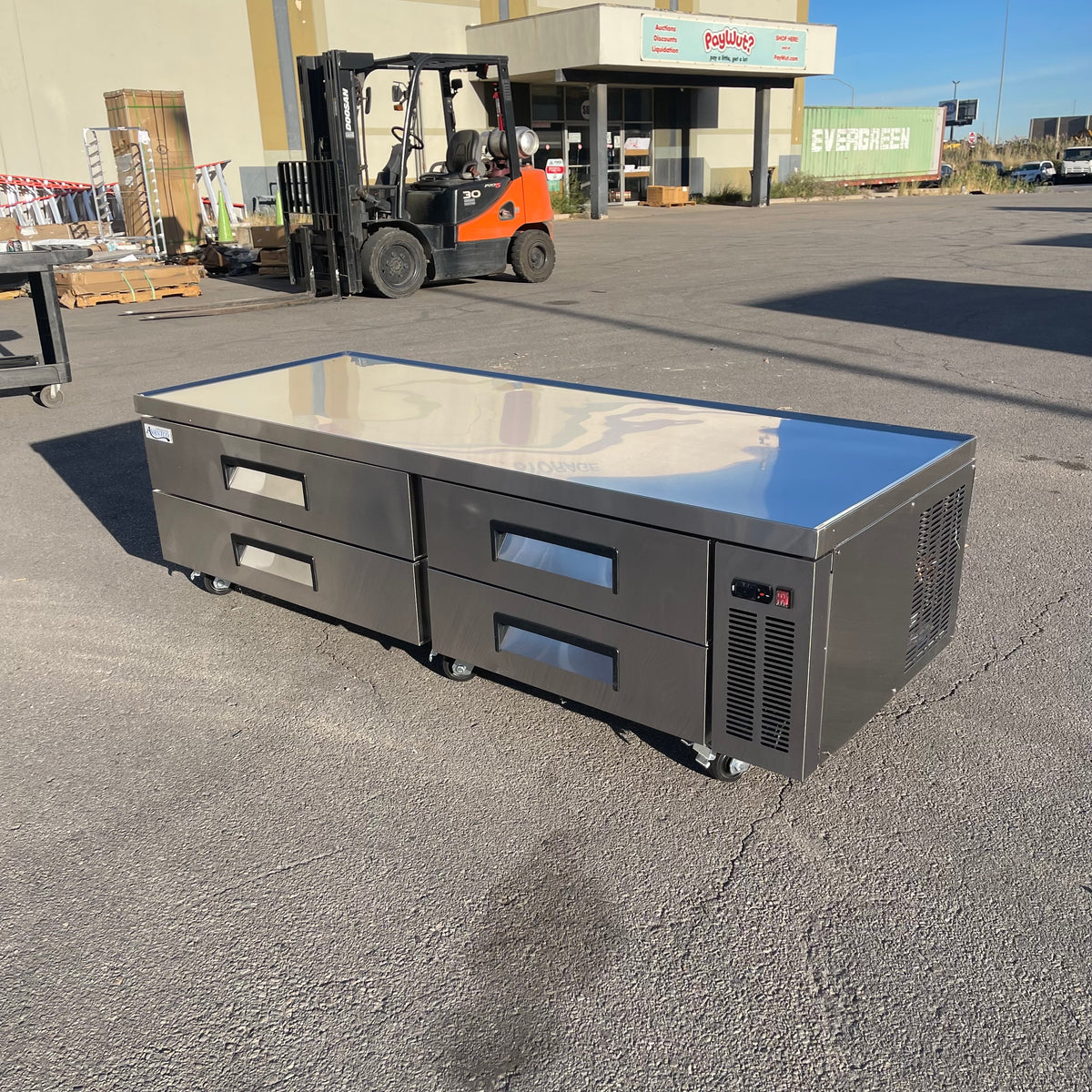 AVANTCO 4-Drawer Refrigerated Chef Base 84”x32”x26 Stainless Steel 178CBE84HC (Good, Damaged Power Cord)
