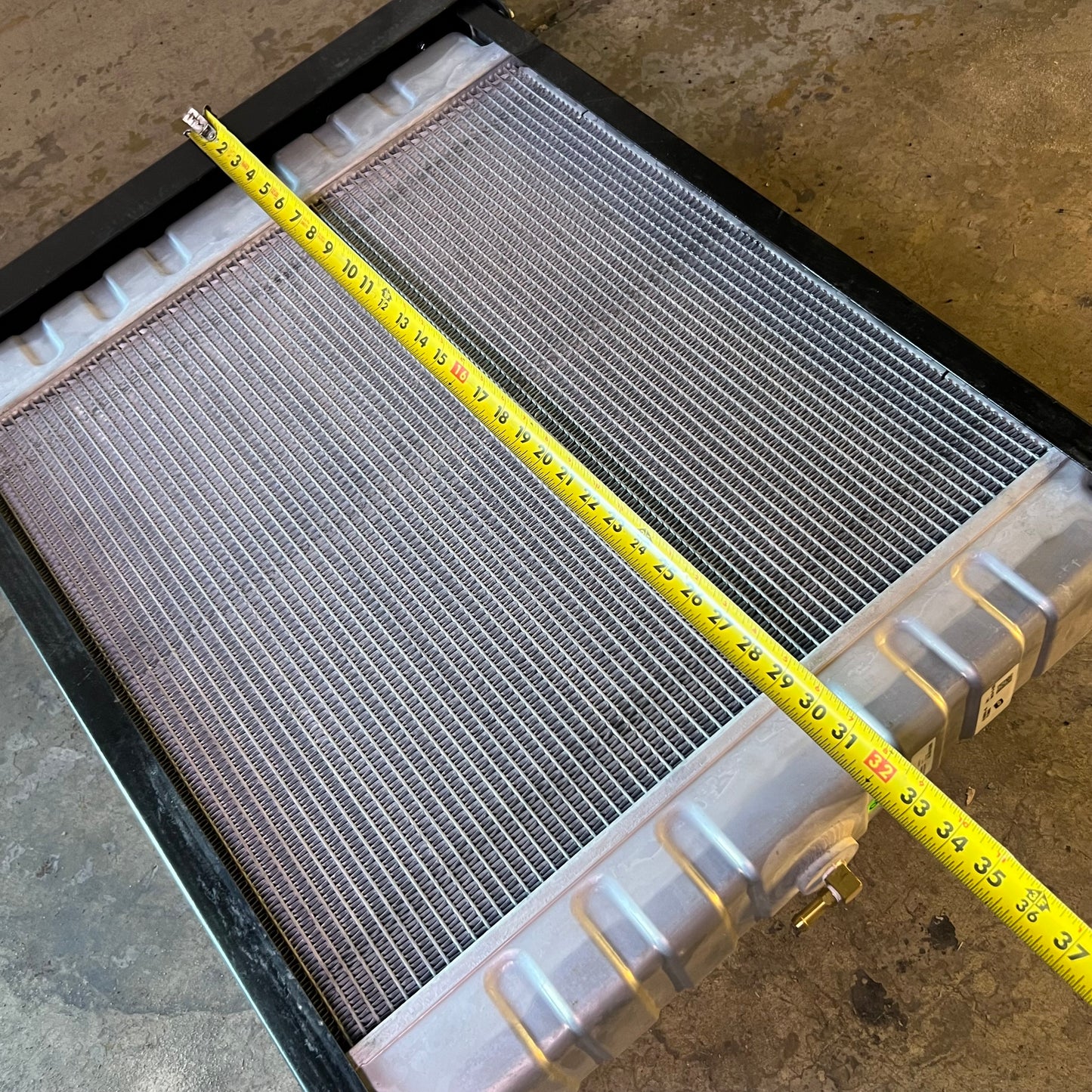 RCP Industrial Cooling Unit For Heavy Duty Machinery 32"x24"x11" 39600037