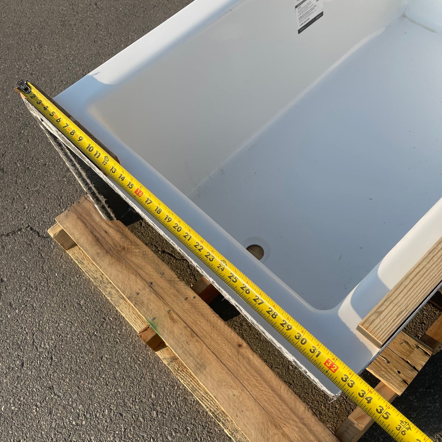 ZA@ Pallet of UNBRANDED Prism Acrylic Alcove Left-hand Bathtub 60” White (AS-IS)