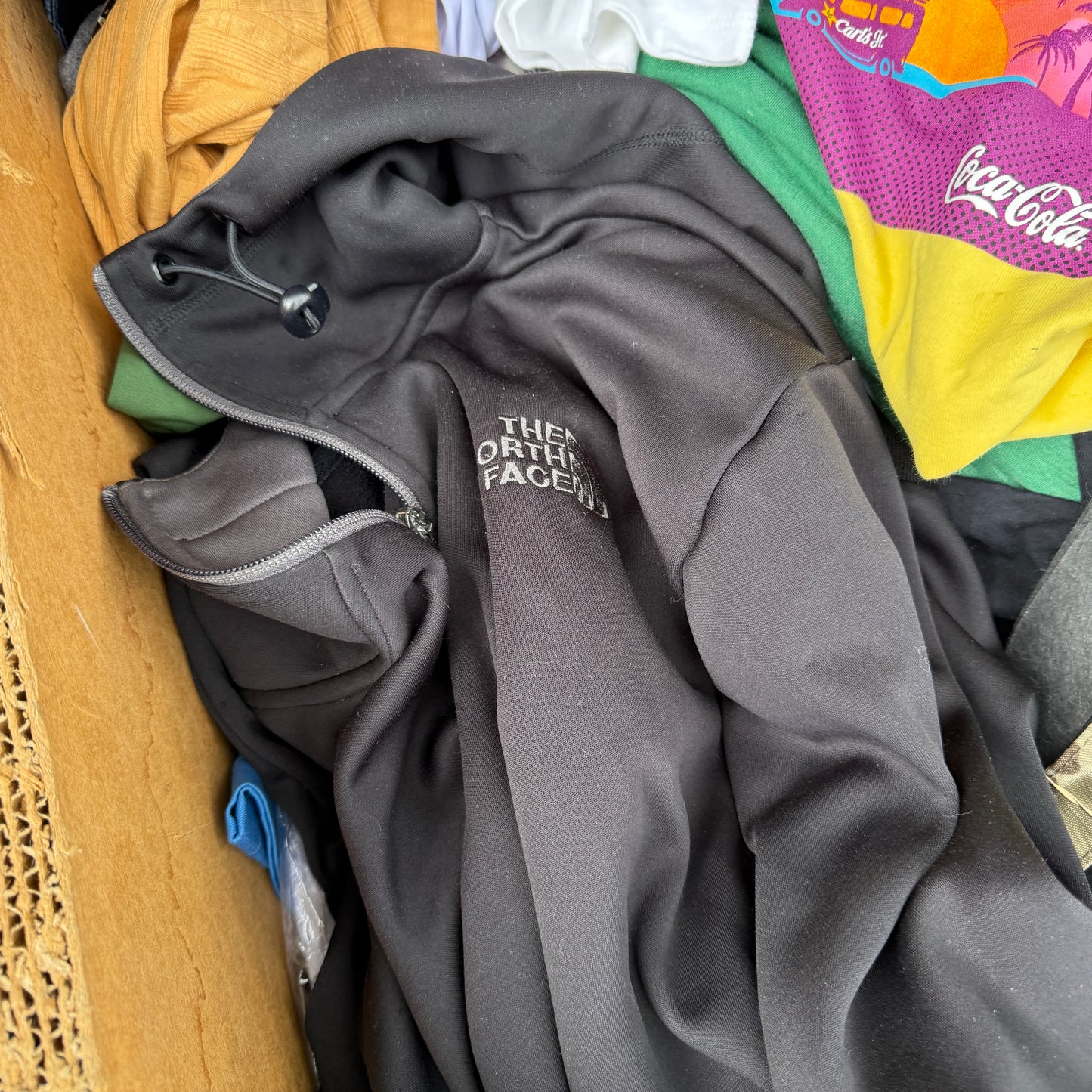 ZA@ Pallet of MIXED 100’s Of Men’s & Women’s Clothing