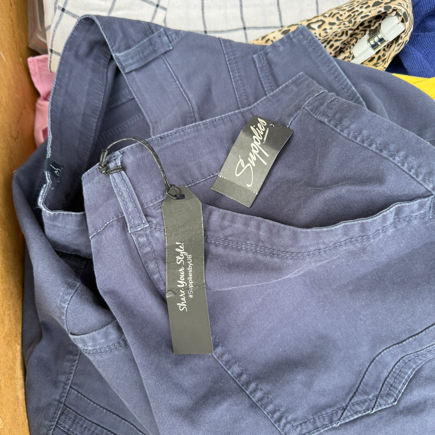 ZA@ Pallet of MIXED 100’s Of Men’s & Women’s Clothing