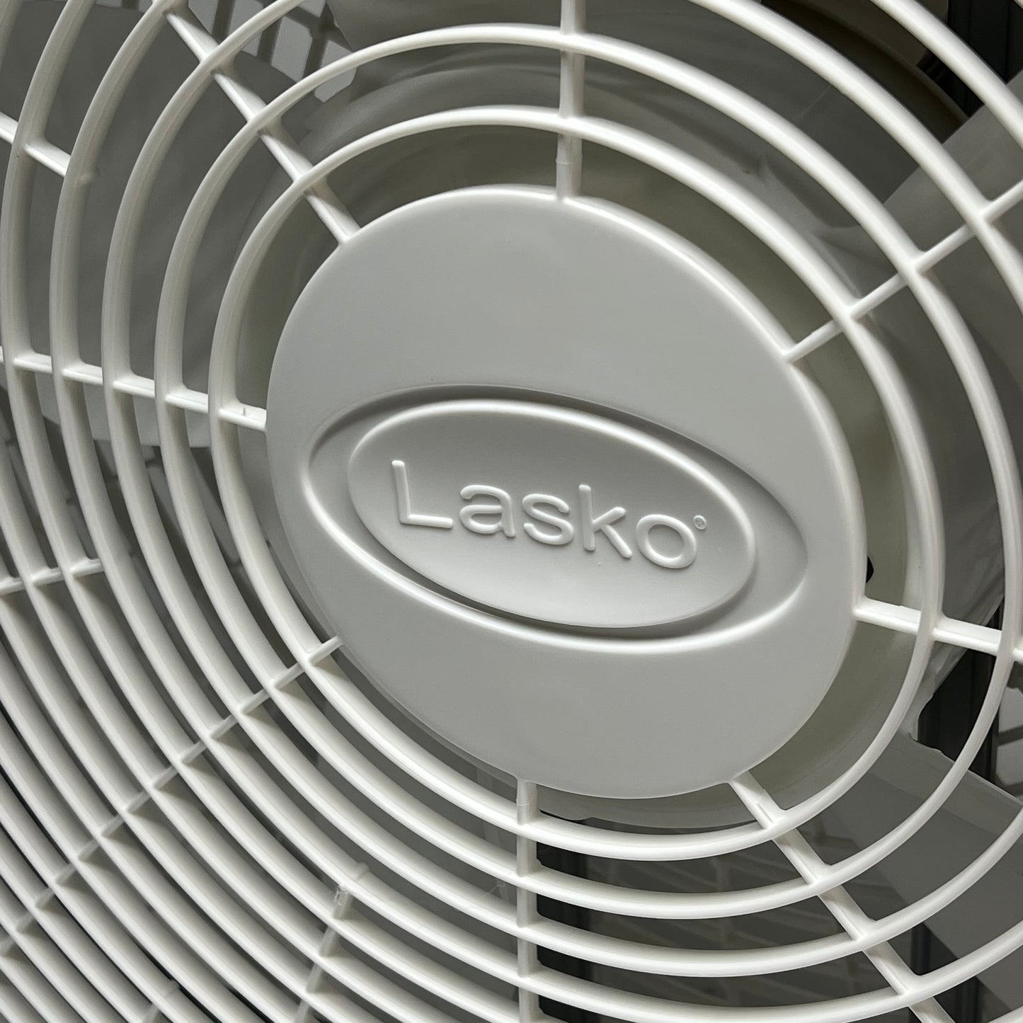 ZA@ LASKO Weather Shield Box Fan High Performance 20" Blade White (As-Is)