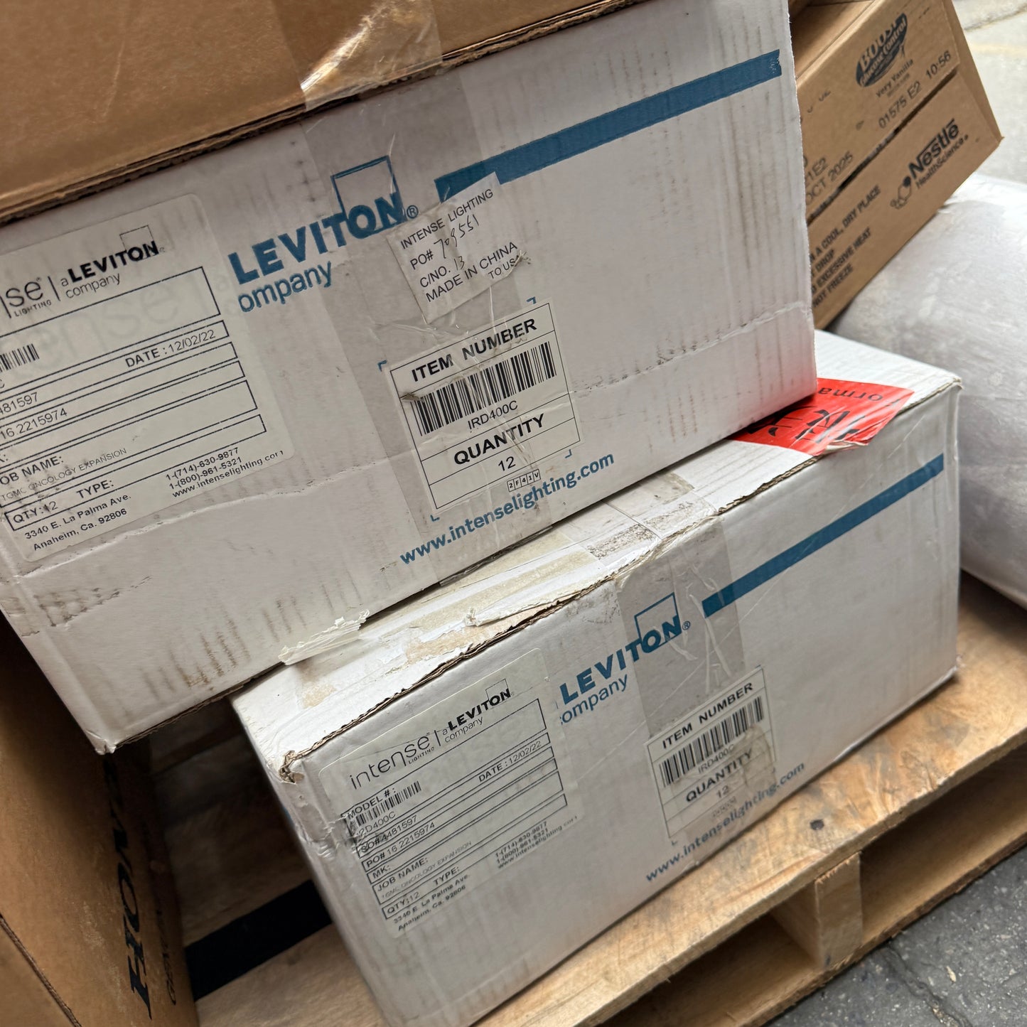 ZA@ Pallet of Large Fabric Roll, Dental Tips, Jug, USB Cables, Peanut Butter,TAKIS, & BOOST (all past Date) (AS-IS)