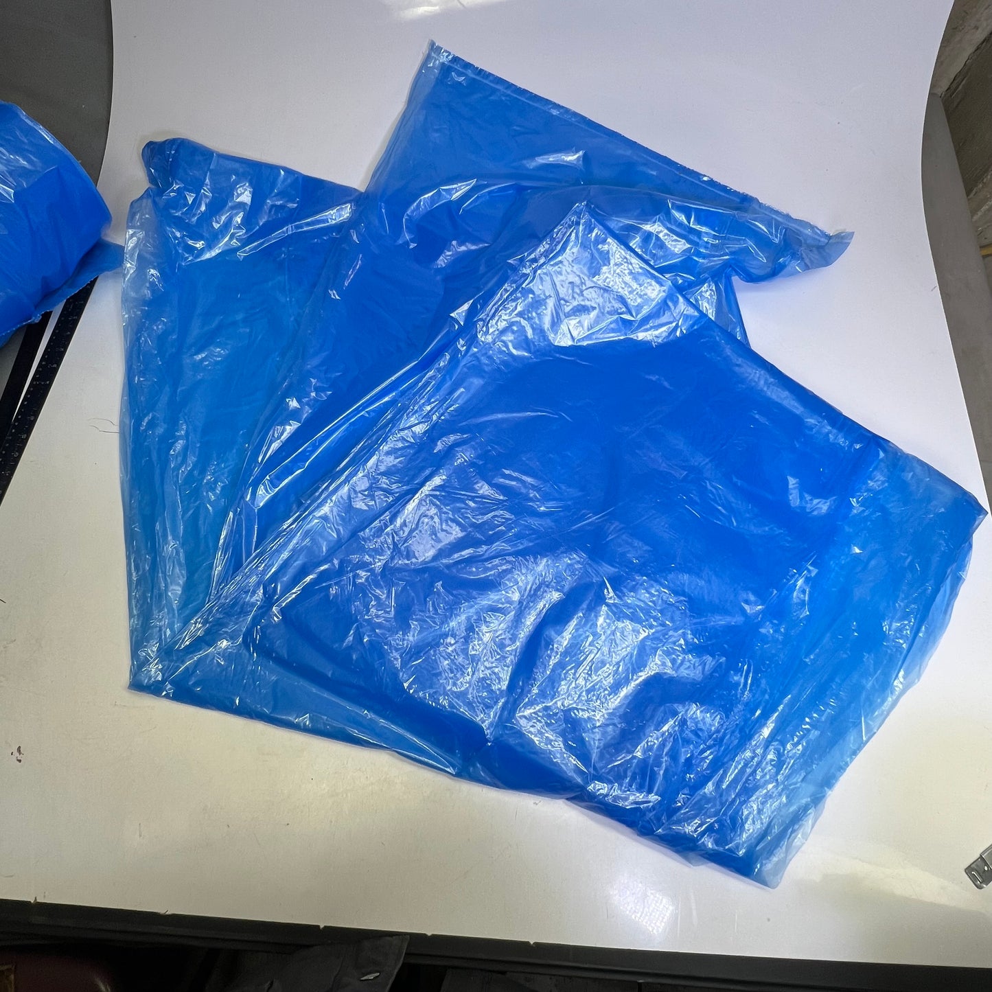 ZA@ VERTIV (100 BAGS) Roll of Bags 131.5x21x.00075 Blue