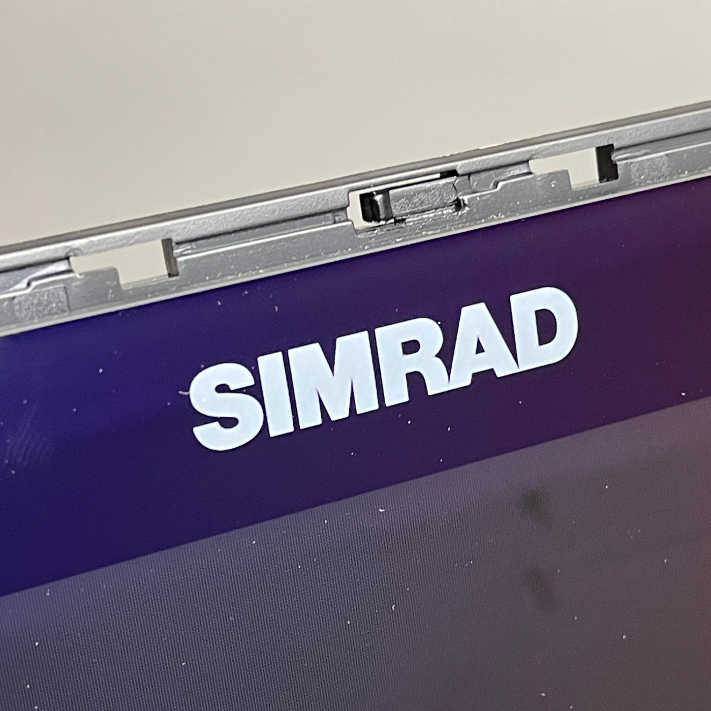 SIMRAD 19" Widescreen Multi-Touch Monitor 16:9 High Bright MO19-T 000-11262-001