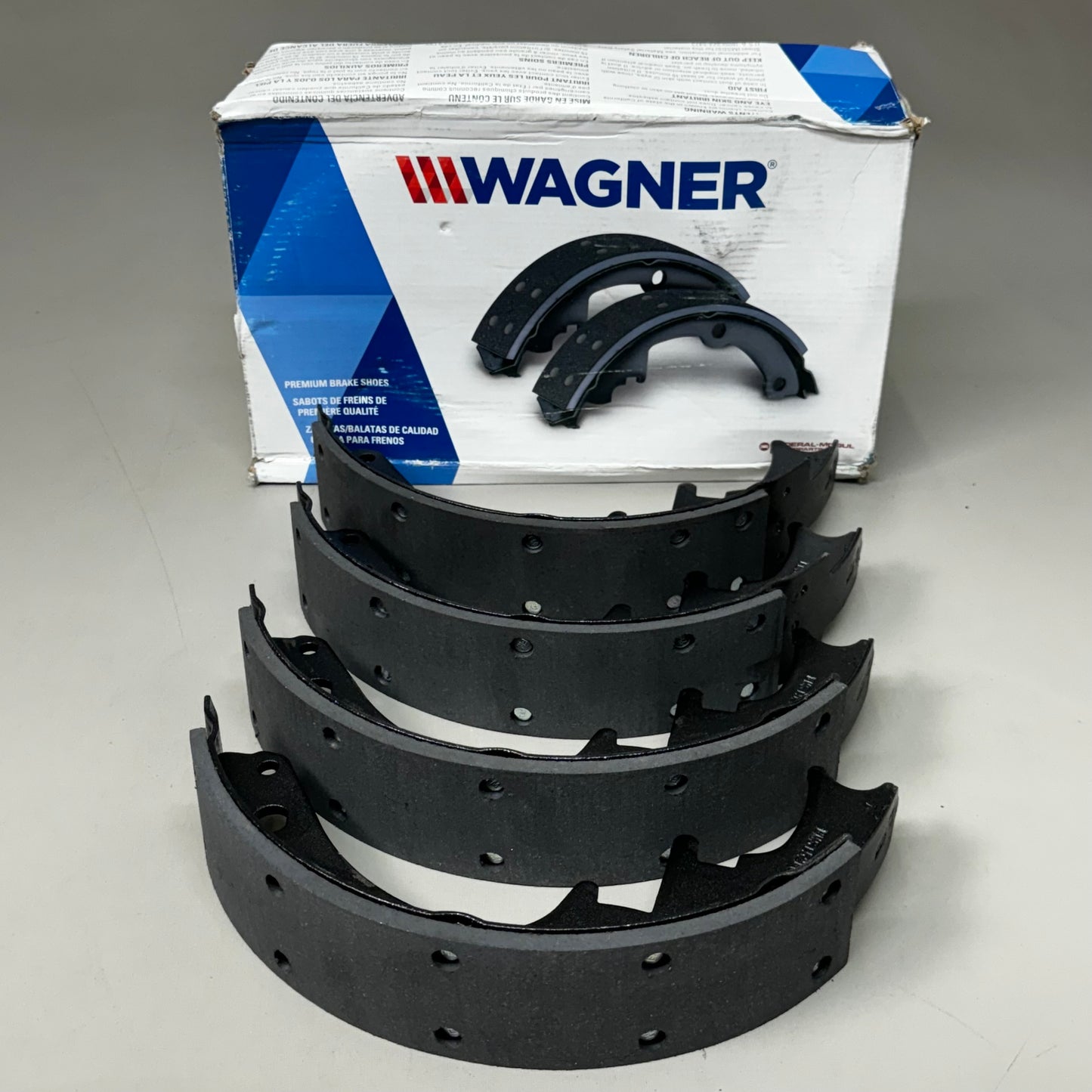 WAGNER QS Ceramic Disc Brake Shoes Set 9 1/2" x 5 1/2" Black Z152R