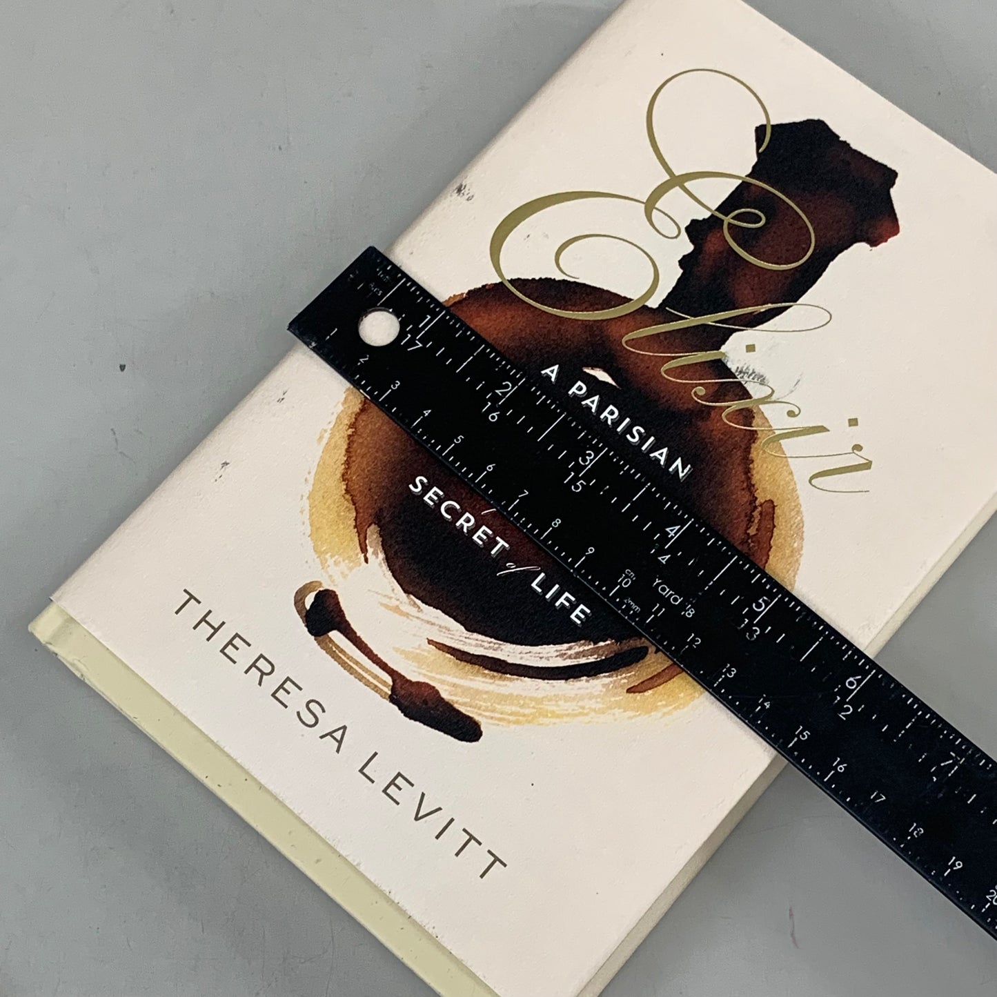 HARVARD Theresa Levitt Elixir A Parisian Perfume House 320 Pages