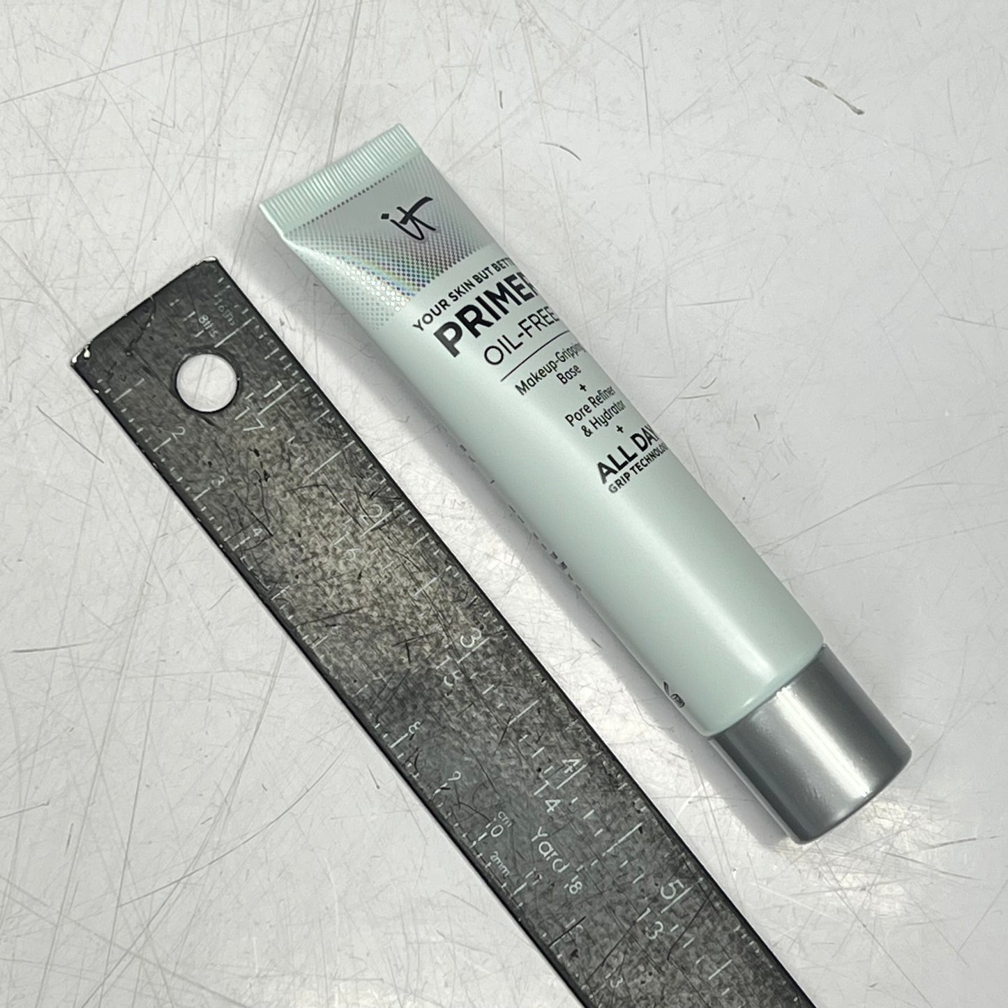 IT COSMETICS  Your Skin But Better All Day Makeup Gripping Primer Oil-free  1 oz