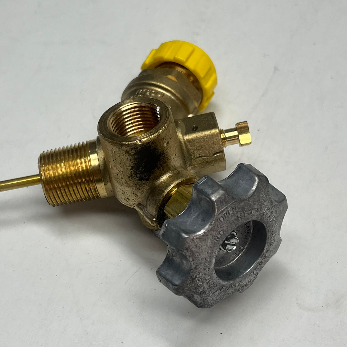 RAGO Propane Tank Replacement Multivalve  3/4" mnpt thread 15"L Brass 7556R