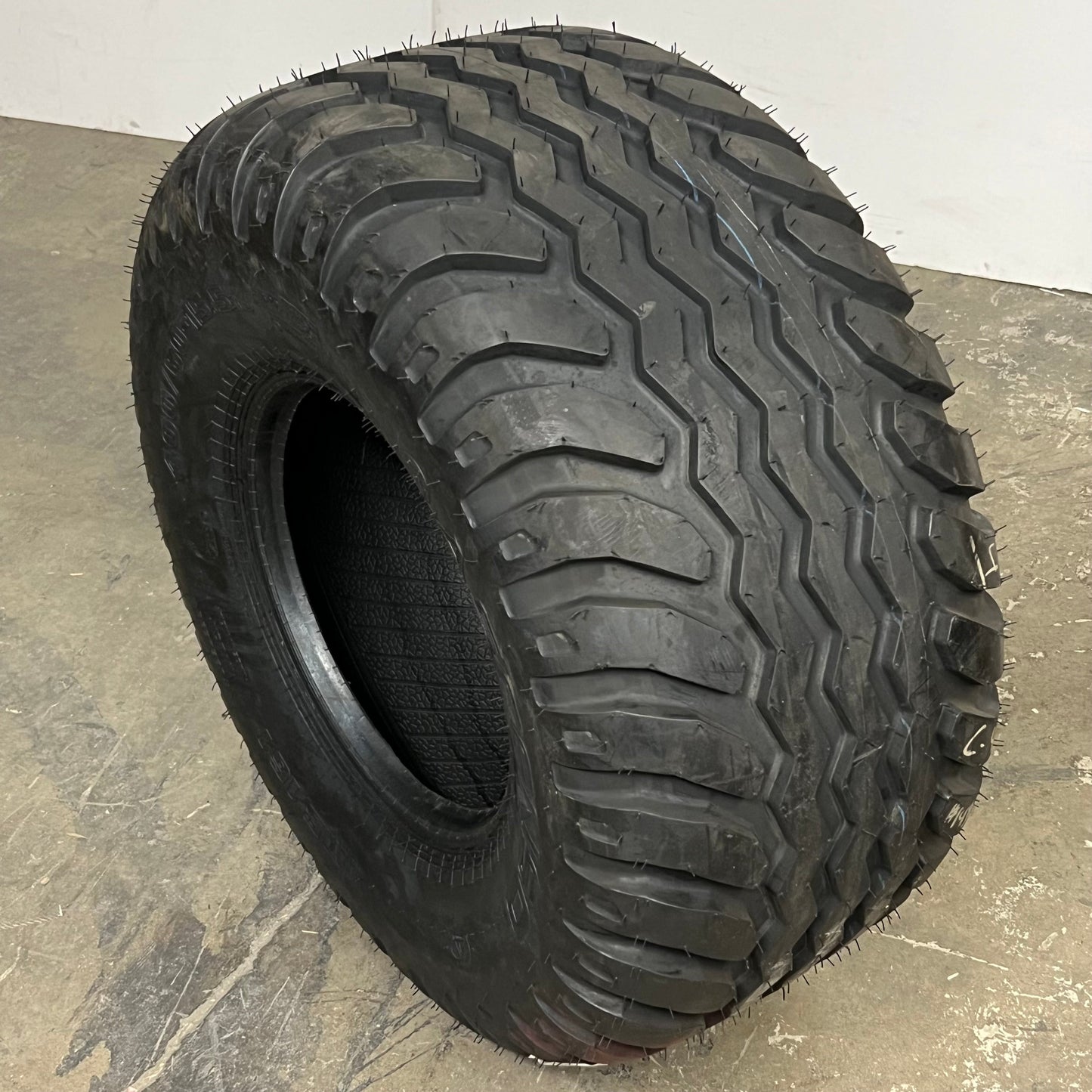 ASCENSO Agriculture Farming Implement Tire IMB 161 Size 400/60-15.5