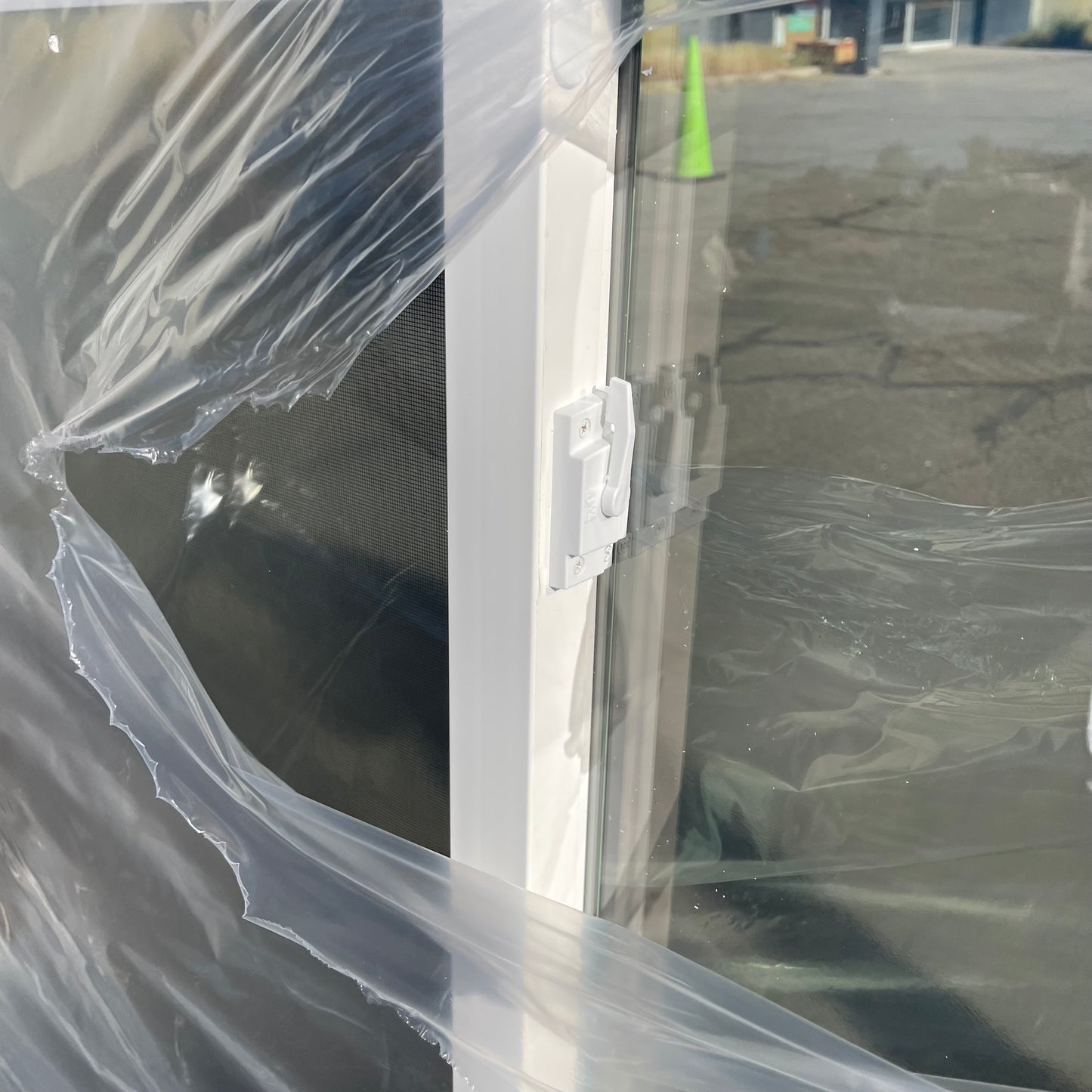 Z@ JELD-WEN Sliding Window w/ Screen 60”x48” VSH-7085V (New)