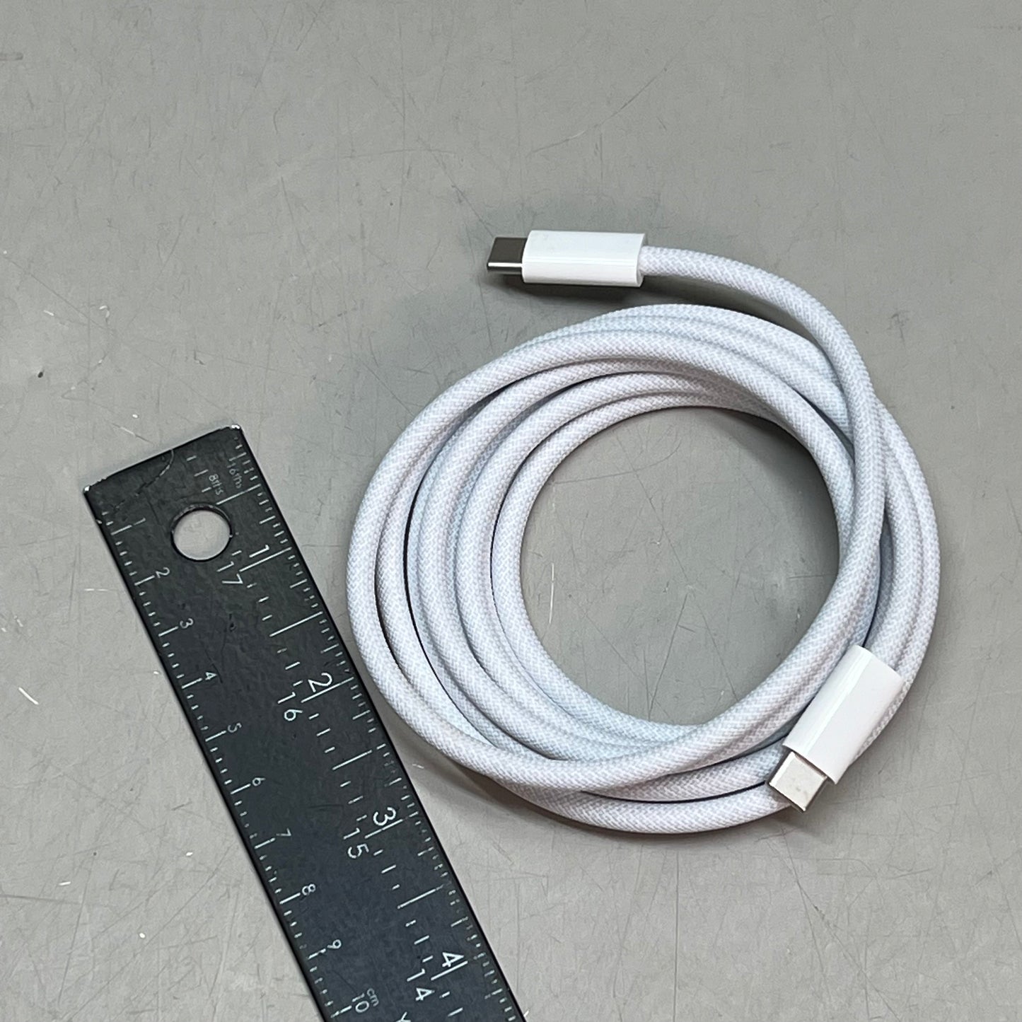 APPLE USB-C Woven Charge Cable 240 Watt (2 M) White MU2G3AM/A (Return)